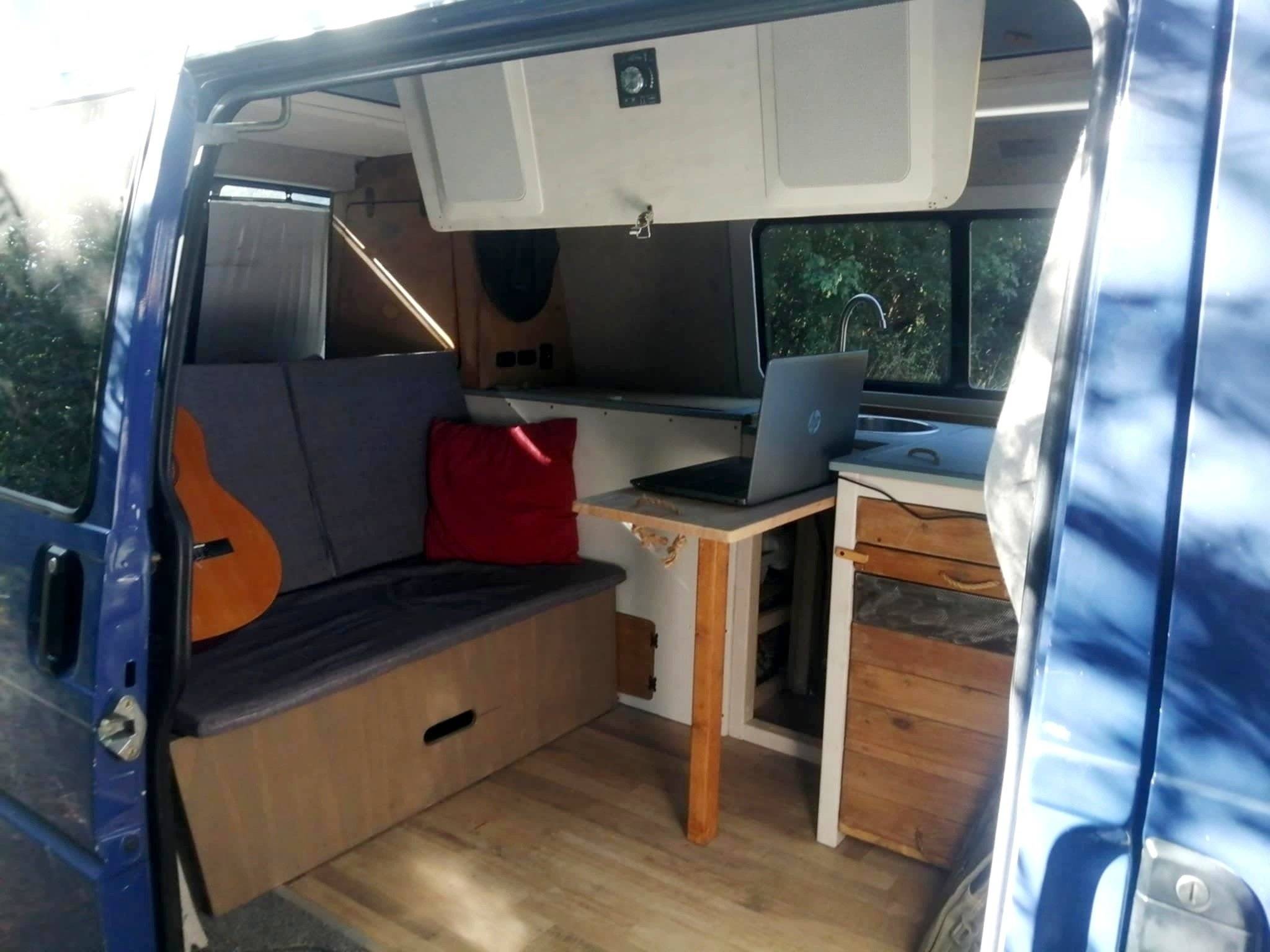 Volkswagen Transporter T4 2.4D