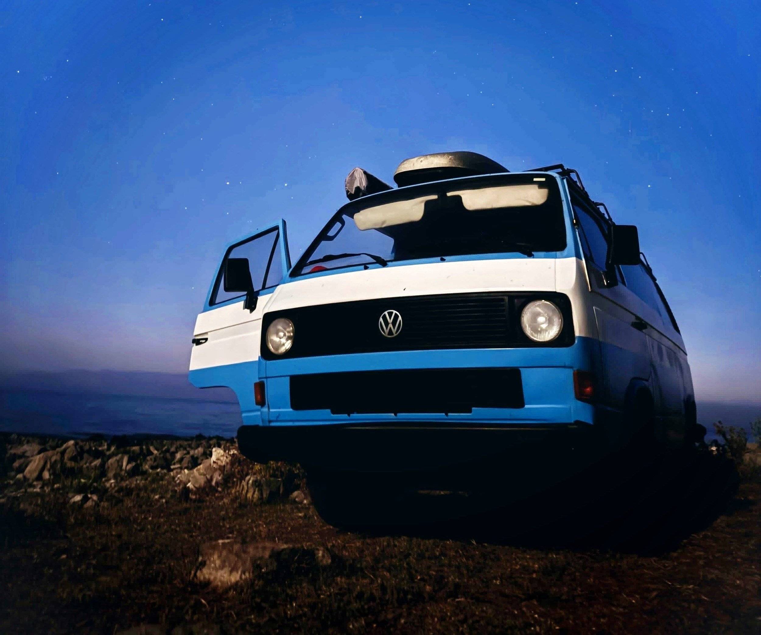 Vue avant de 3/4 Volkswagen Volkswagen Transporter T3 - Yescapa