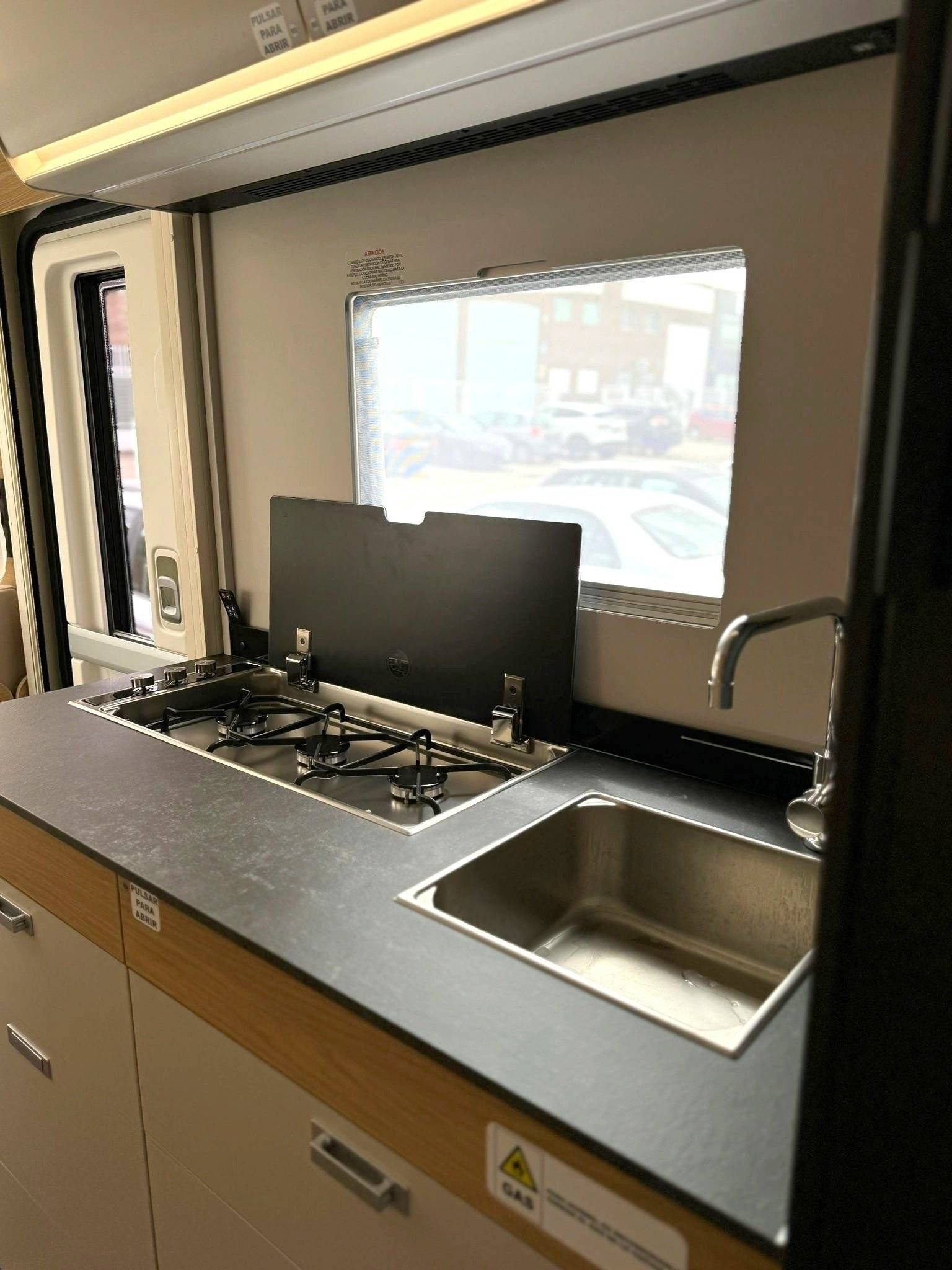 Adria ADRIA CORAL AXESS XL 670 DK