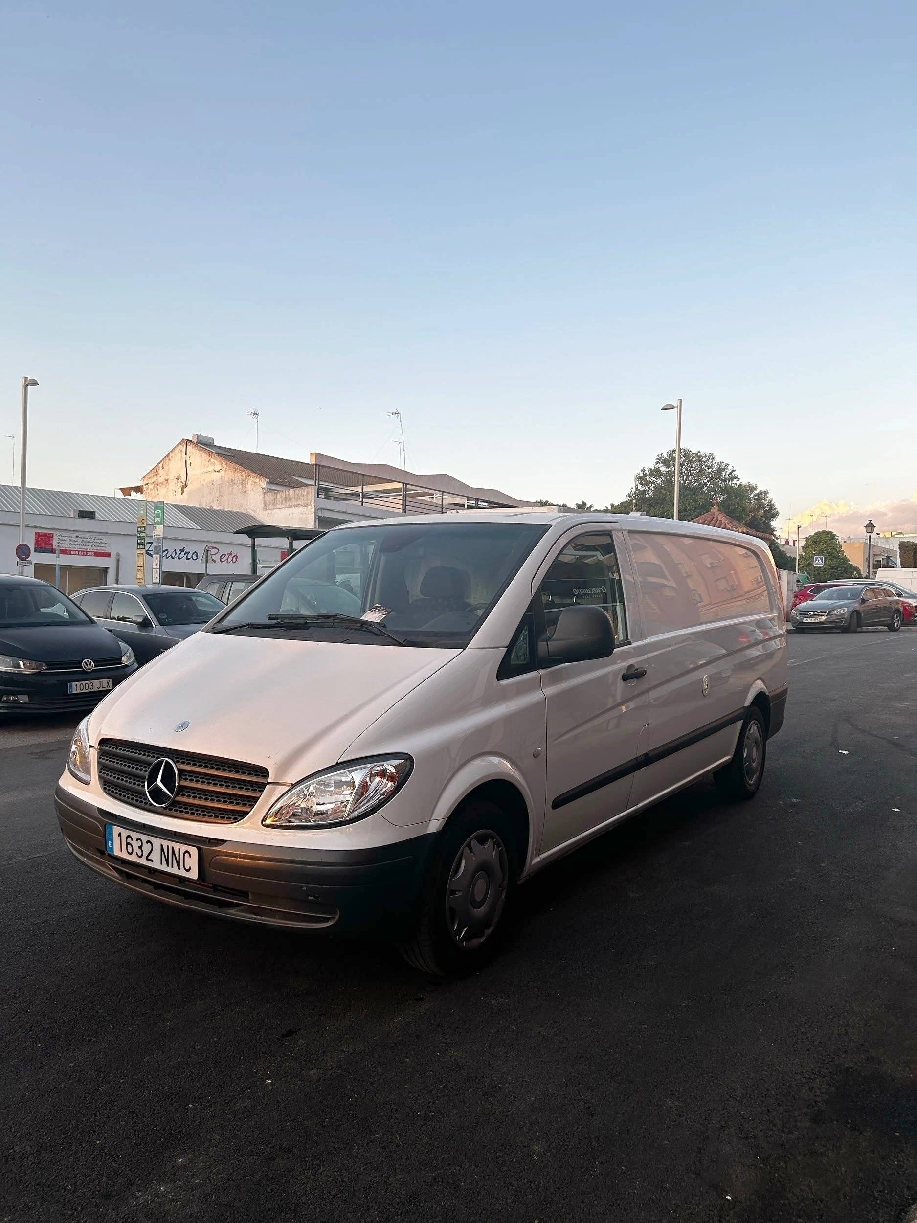 Vista del vehículo ángulo delantero Mercedes - Yescapa