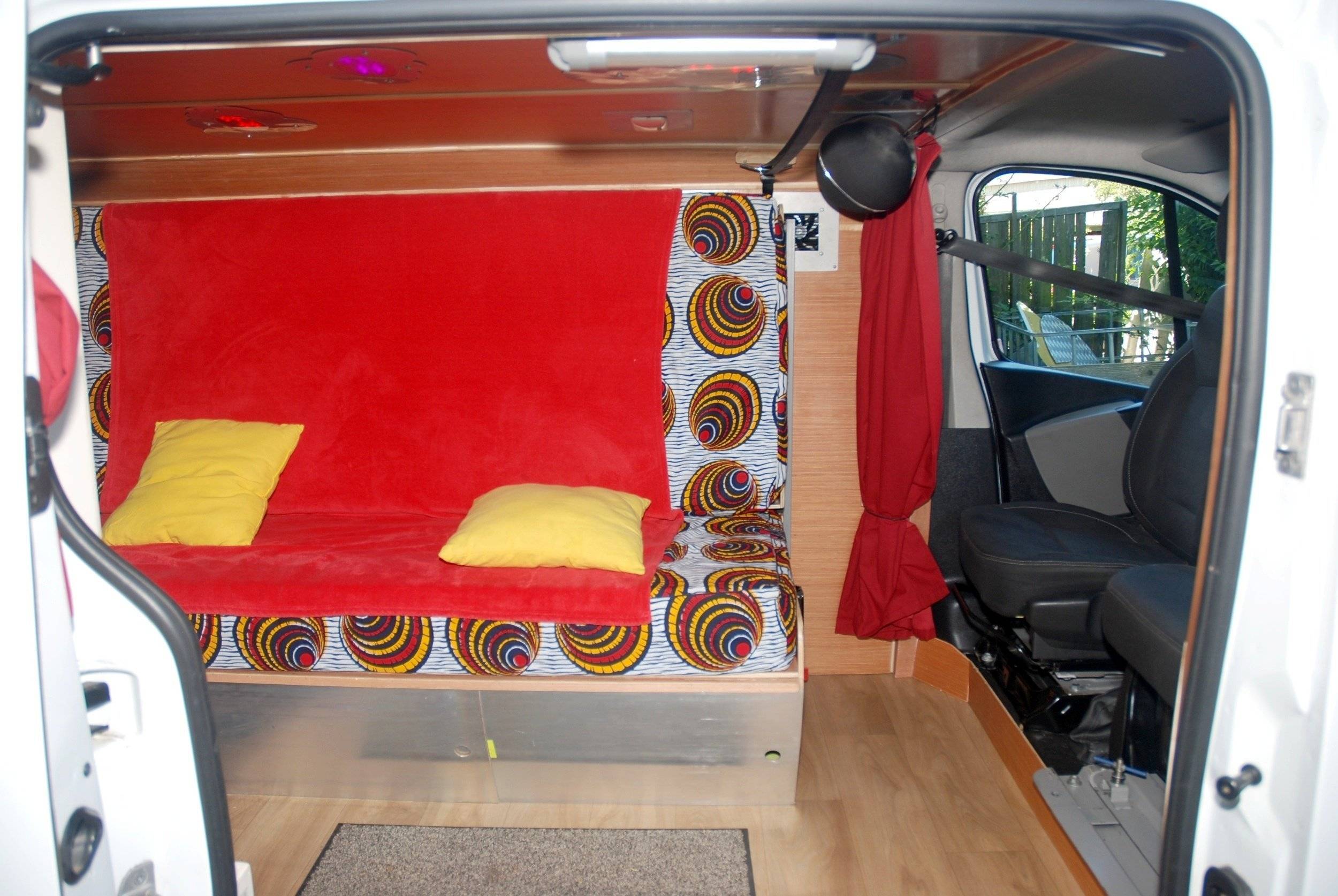 Dining Area Renault Renault Trafic - Yescapa