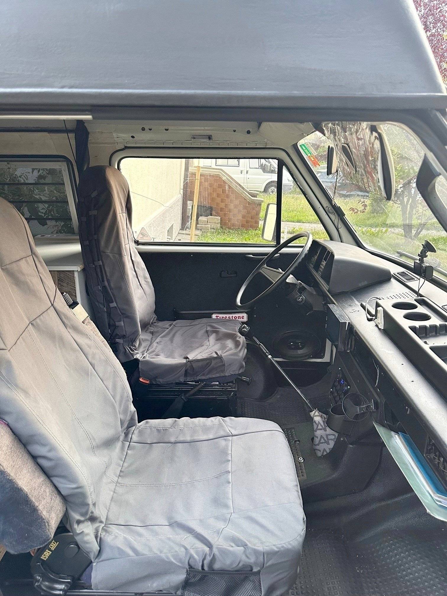 Poste de conduite Volkswagen T3 - Yescapa