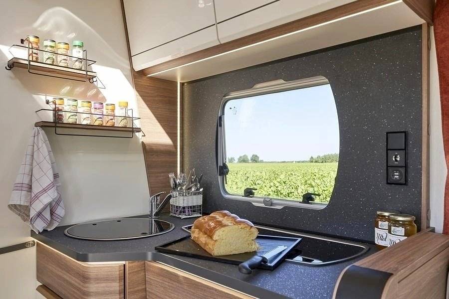 Pilote P696D Evidence