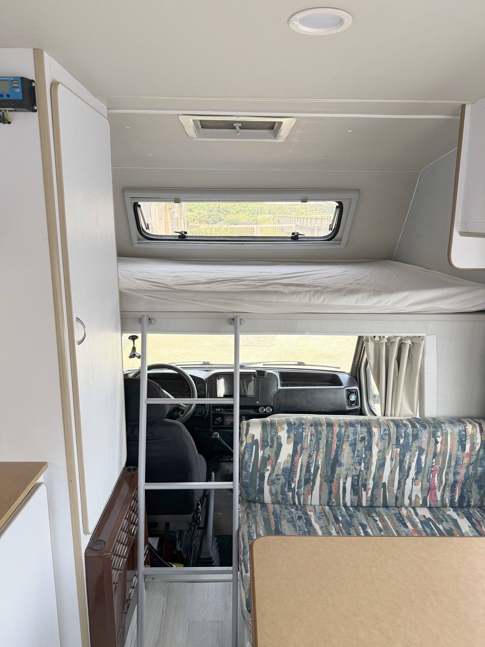 Couchages Ford Transit 2,5 - Yescapa