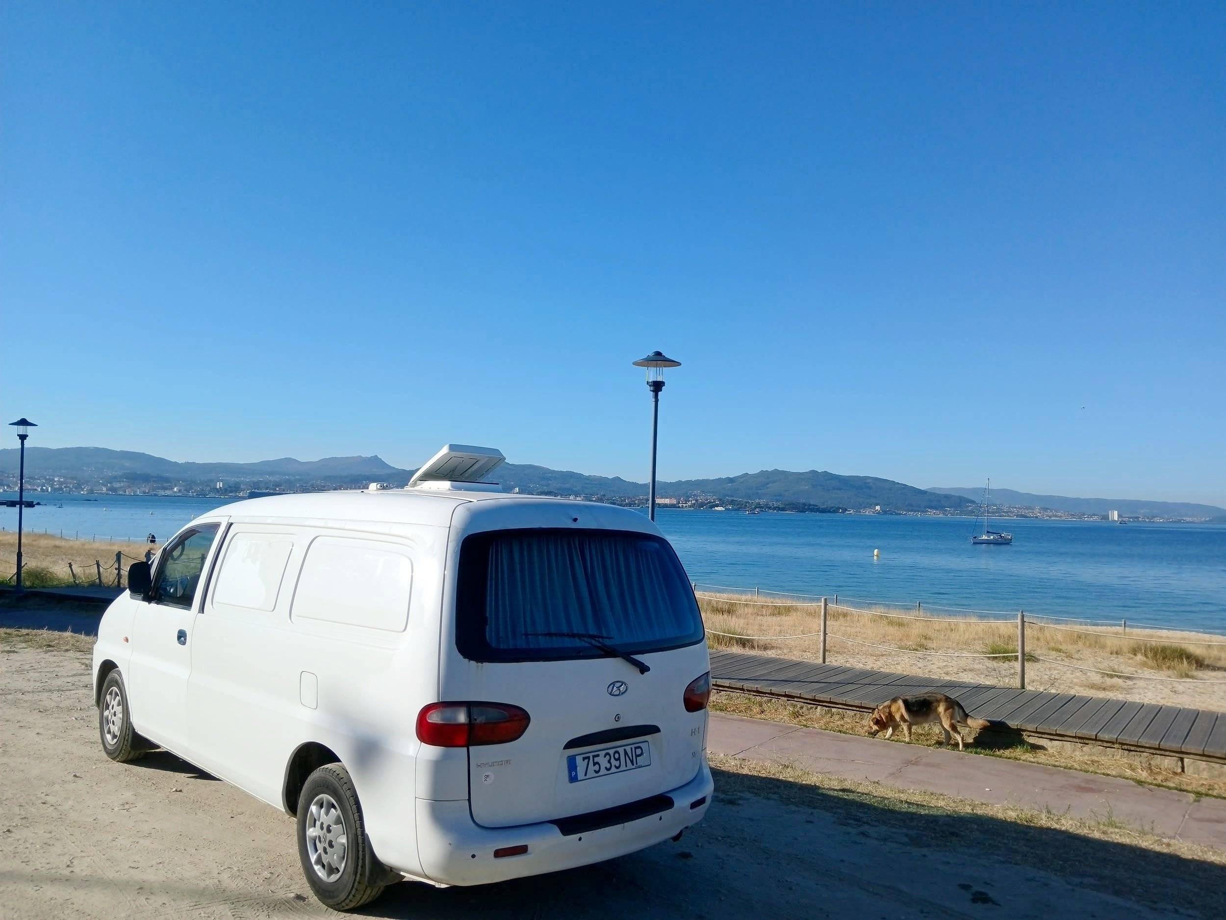 Front view from 3/4 Hyundai H1 - Yescapa