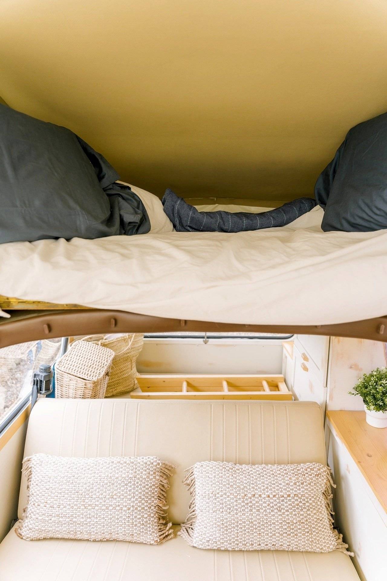 Couchages Volkswagen Combi T2B - Yescapa
