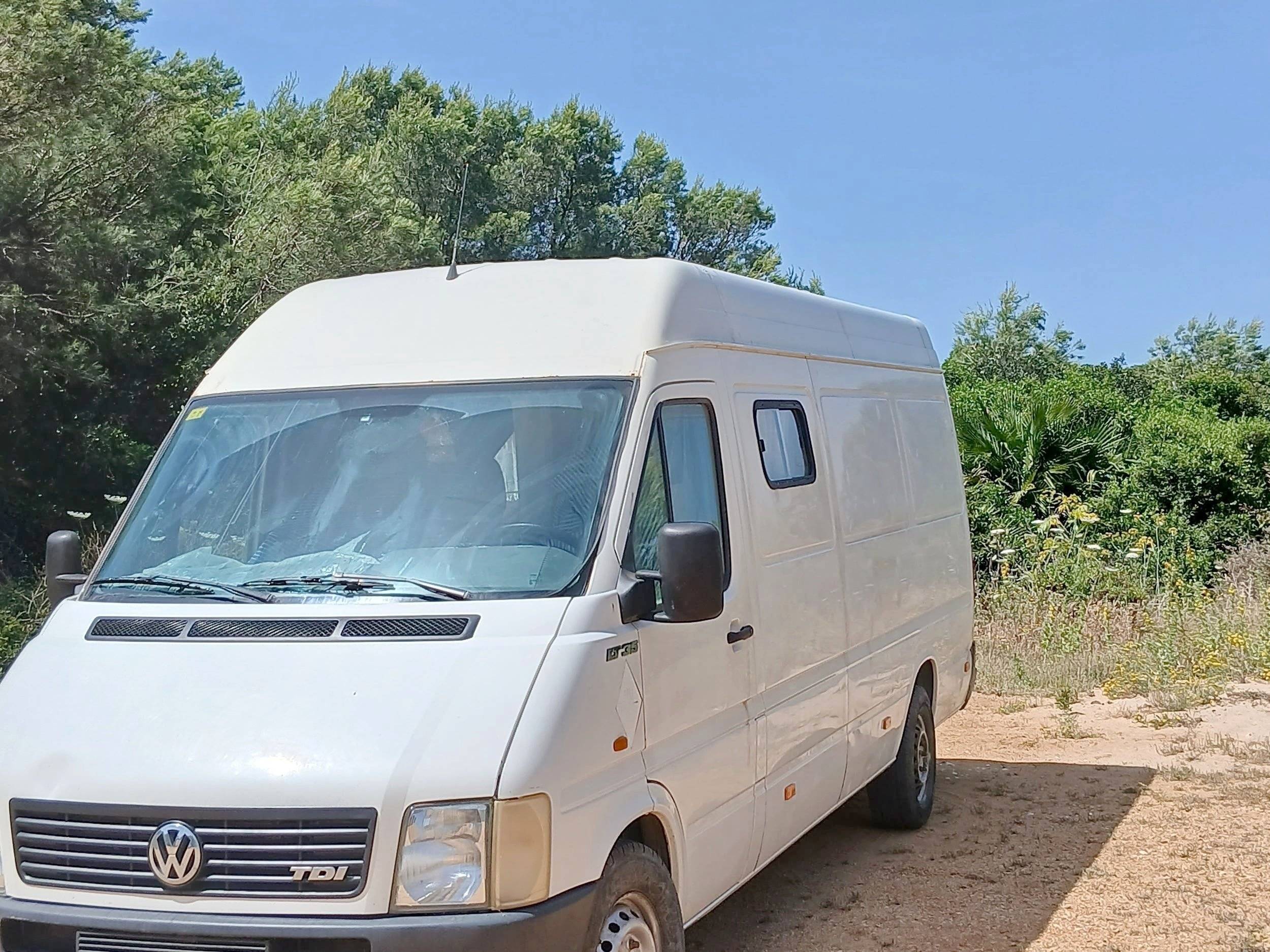 Vue avant de 3/4 Volkswagen Lt35 - Yescapa