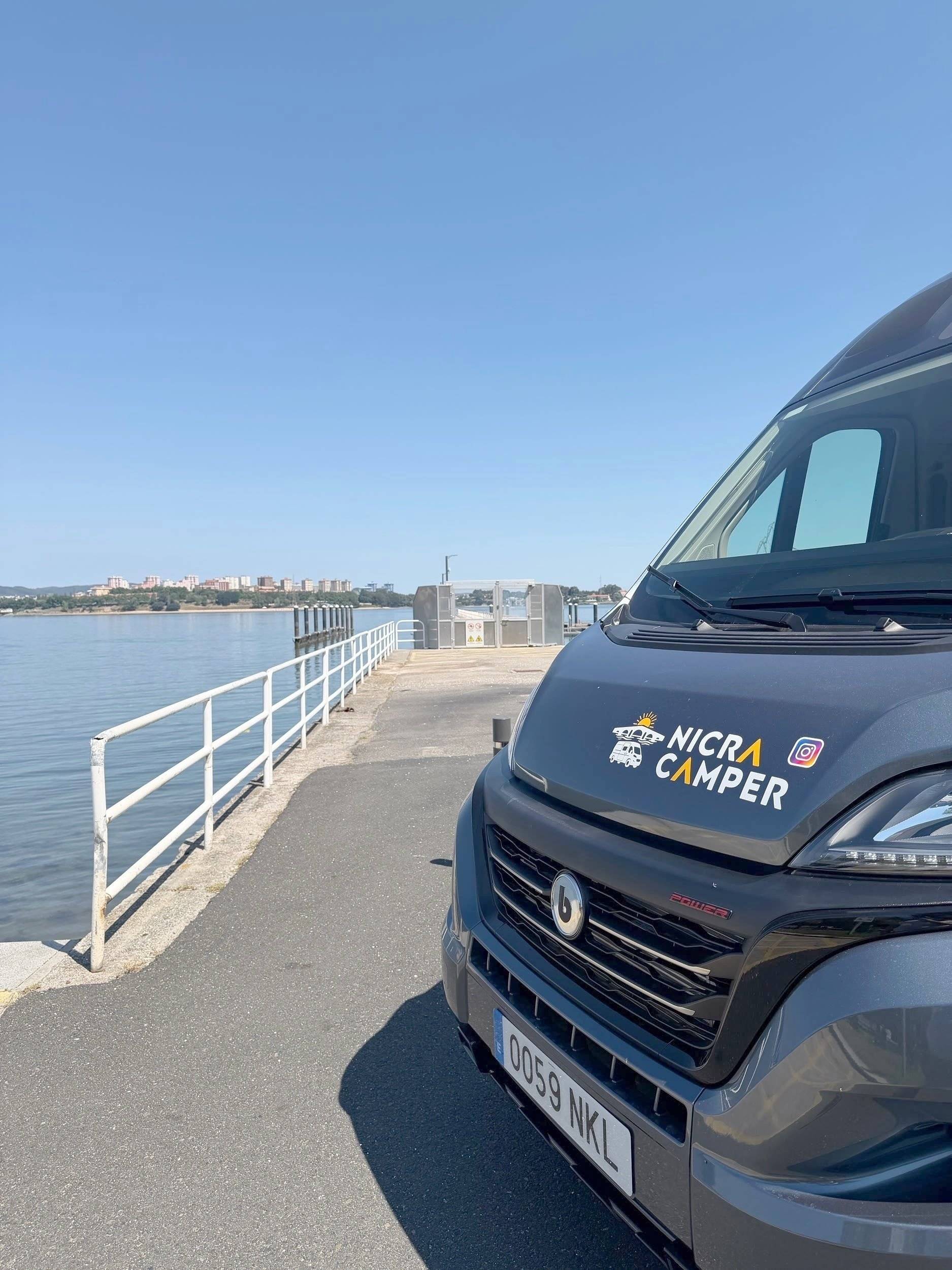 Vista de 3/4 Fiat Ducato 2,2 l Multijet - Yescapa