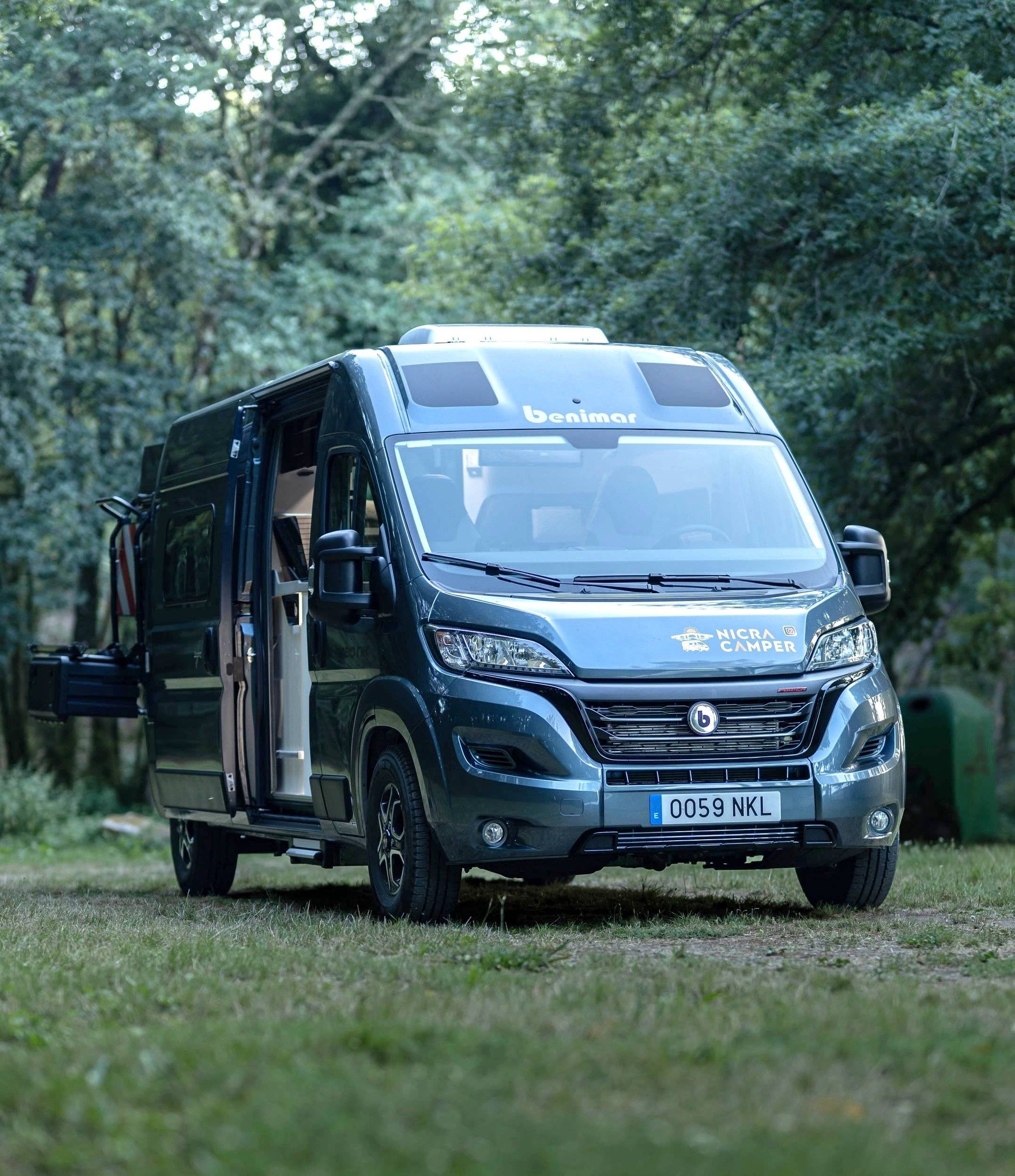 schräge Vorderansicht Fiat Ducato 2,2 l Multijet - Yescapa