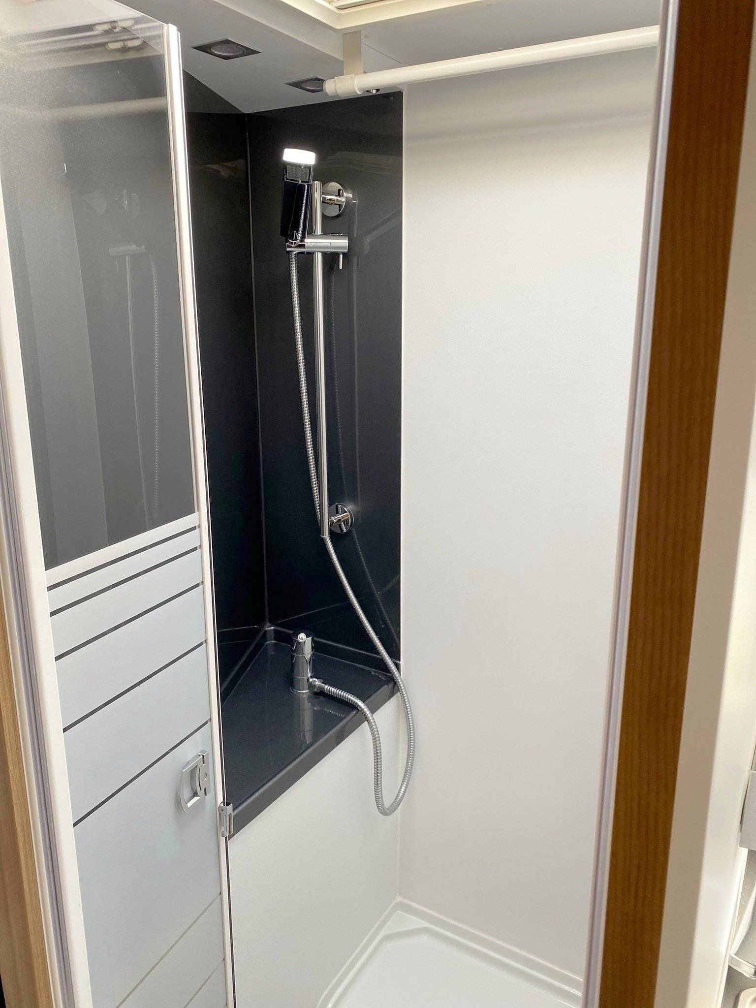 Adria MATRIX AXESS 670SC