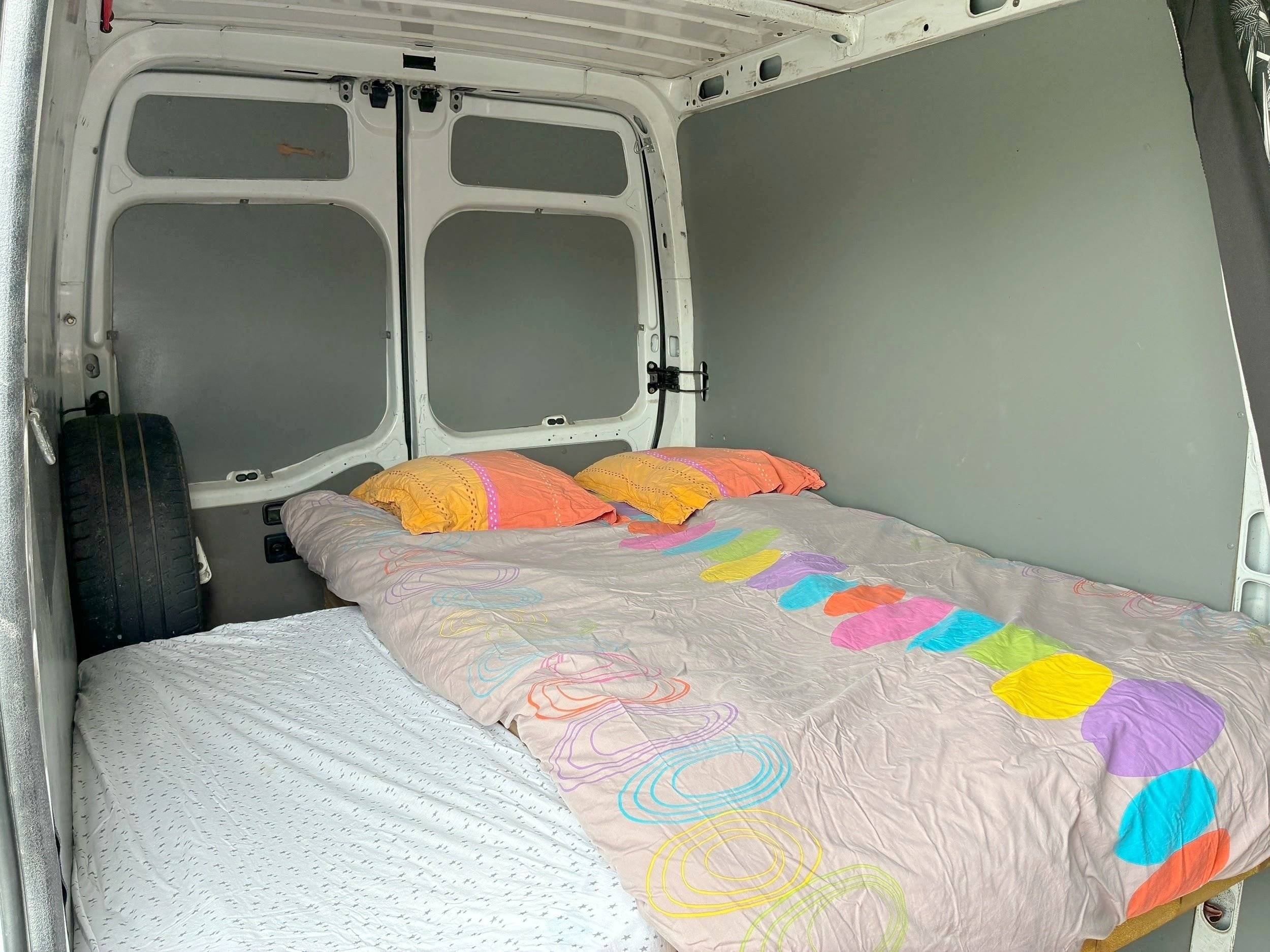 Berth Renault Master 2,5 l dCi 120 - Yescapa
