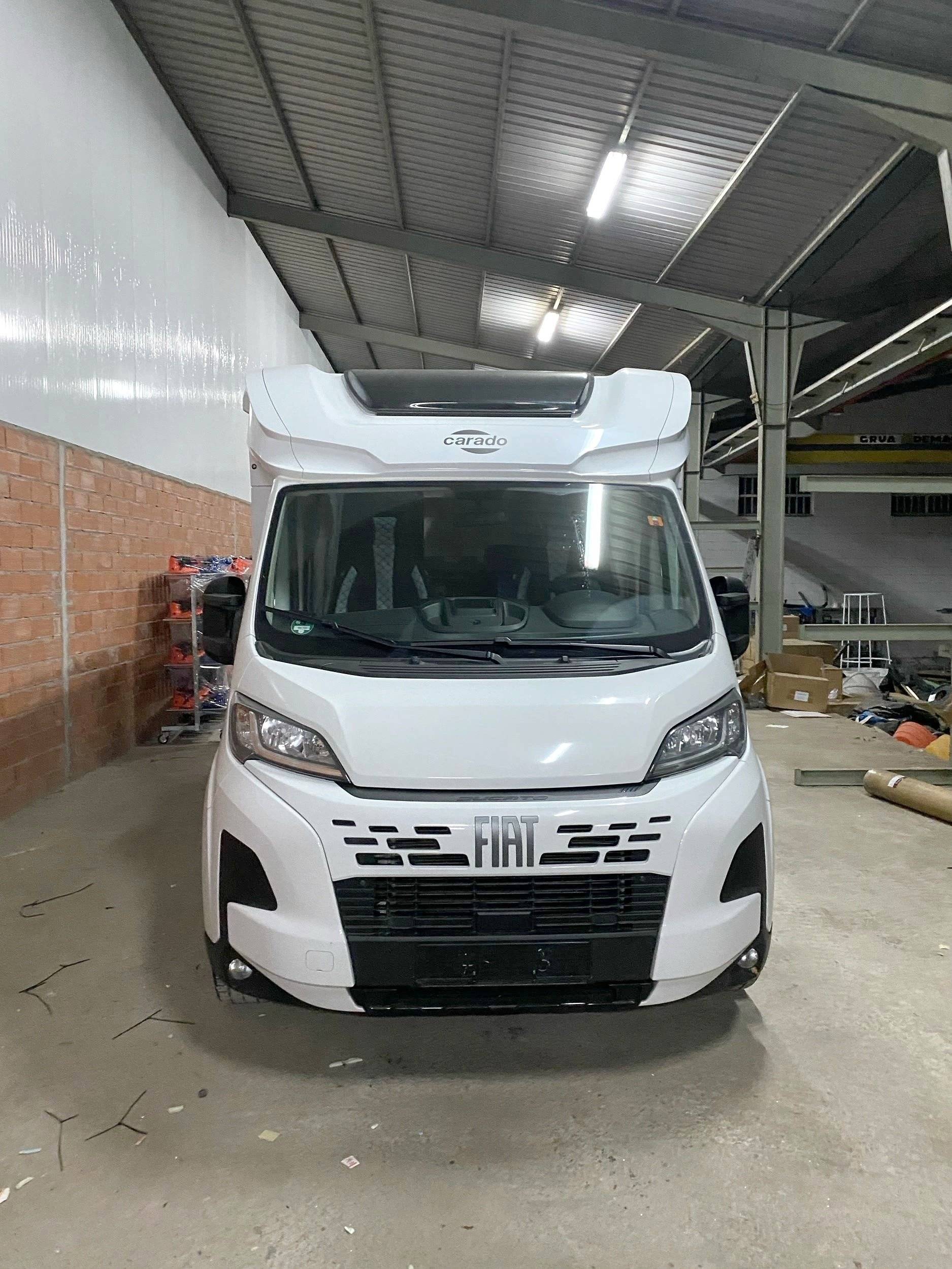 schräge Vorderansicht Fiat Fiat Ducato 140 CV - Yescapa