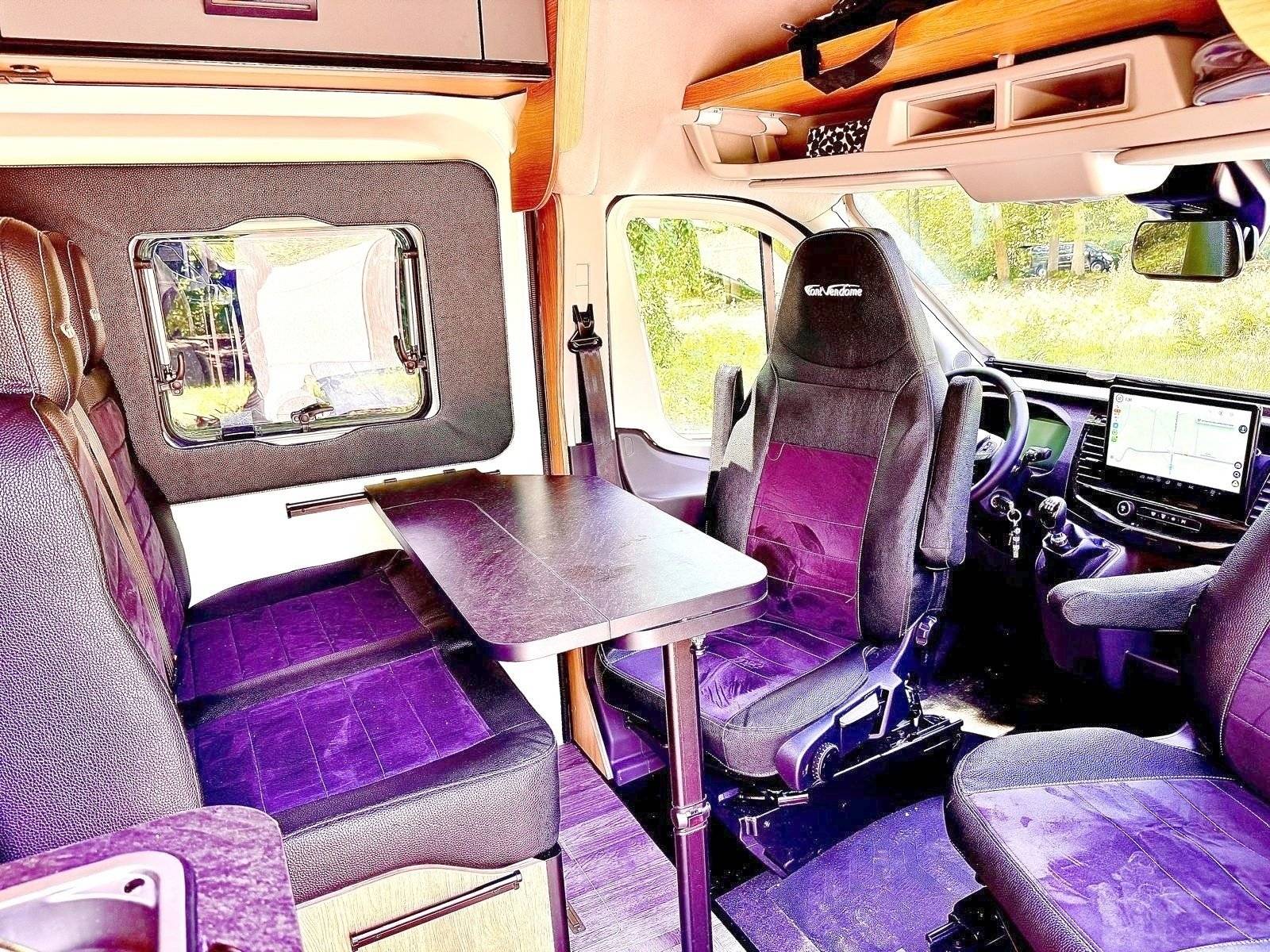 Dining Area Ford Transit 2,0 l 130 ch - Yescapa