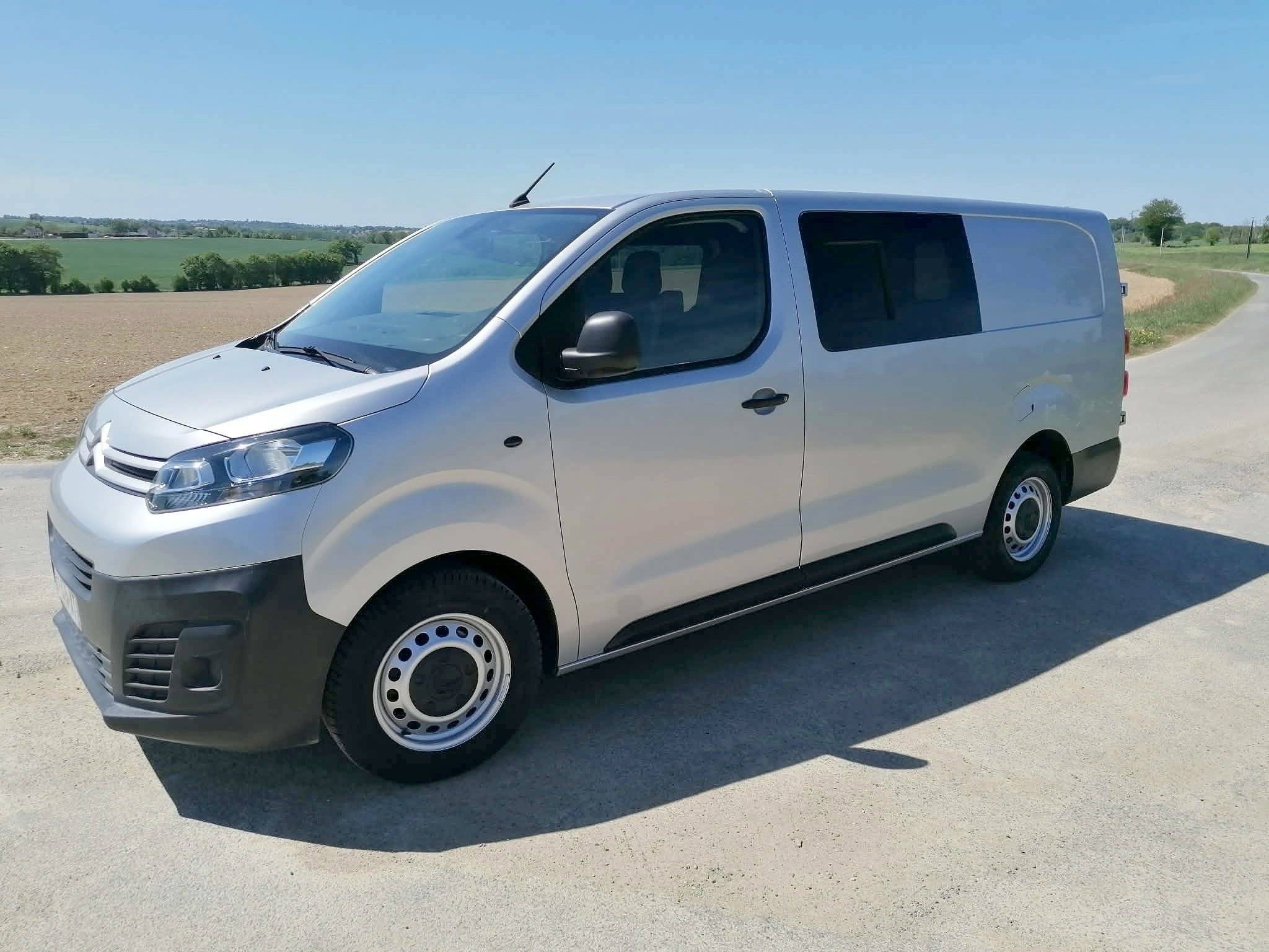 Voorkant 3/4 Citroën Jumpy 2l 128cv - Yescapa