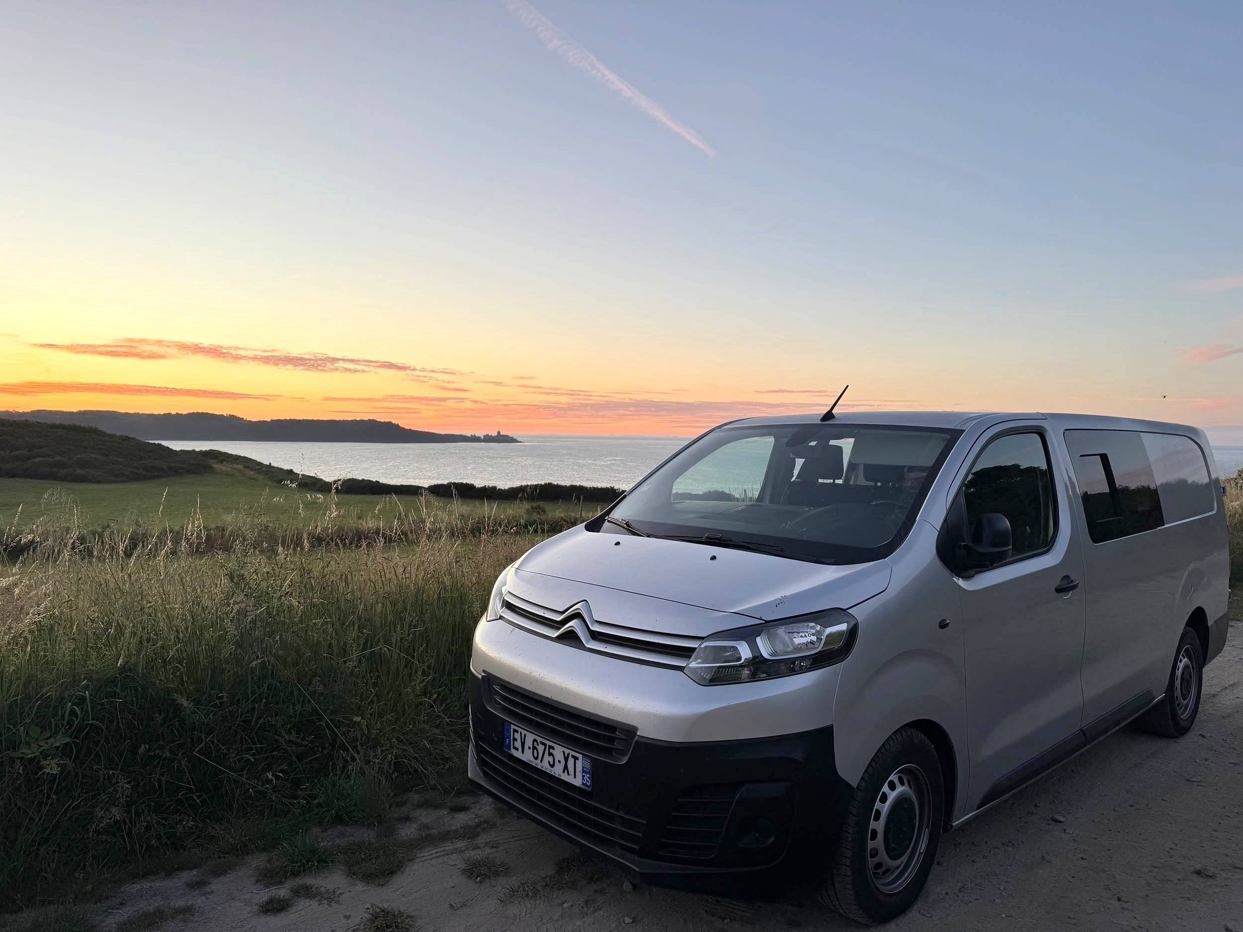 Vue avant de 3/4 Citroën Jumpy 2l 128cv - Yescapa
