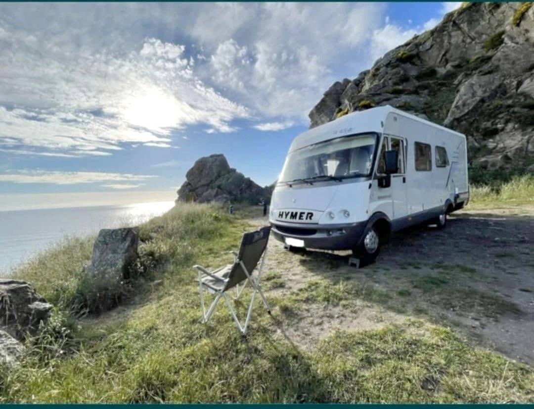 schräge Vorderansicht Fiat Ducato 2,8 l 115 ch/Al-Ko - Yescapa