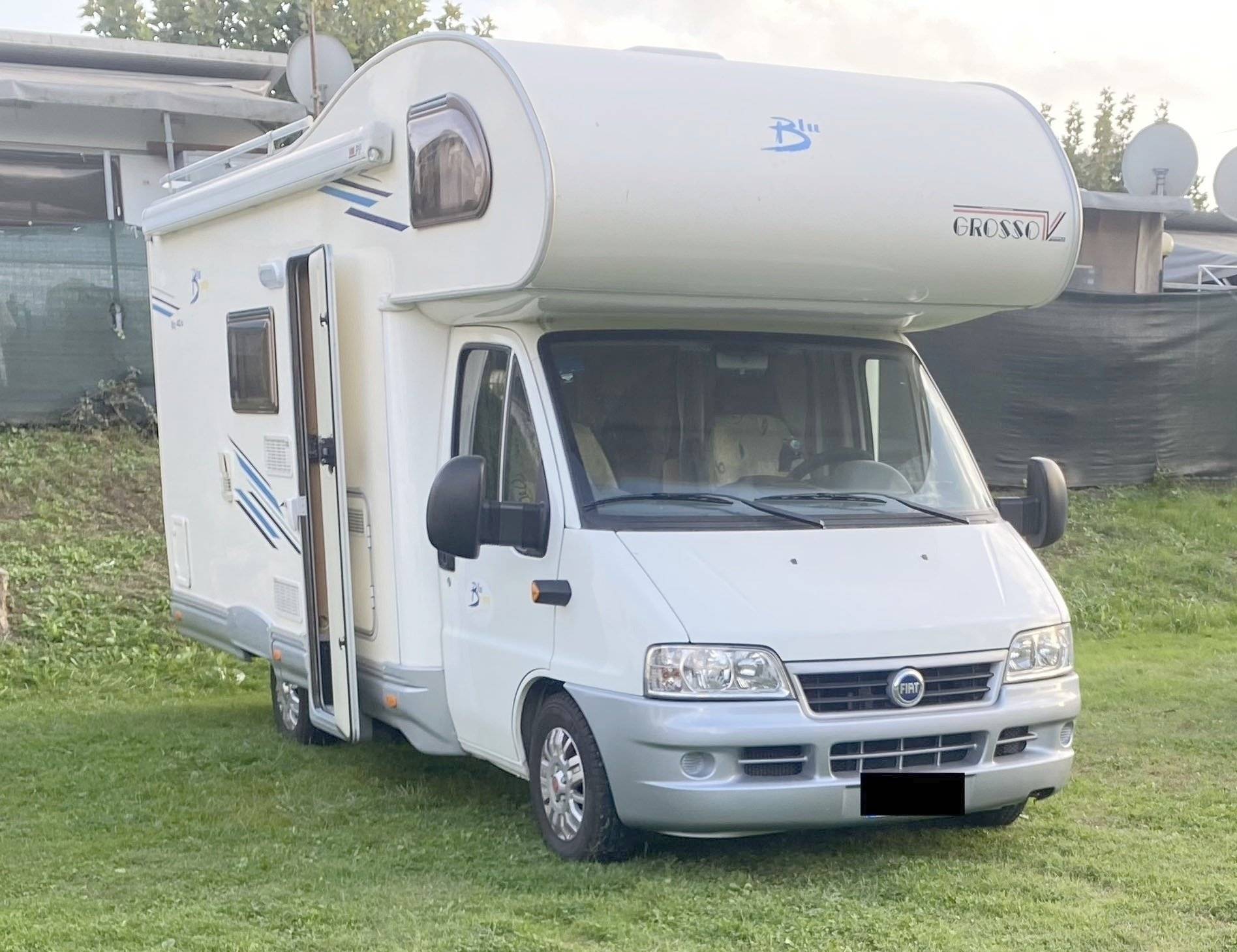 Front view from 3/4 Fiat Fiat Ducato - Yescapa