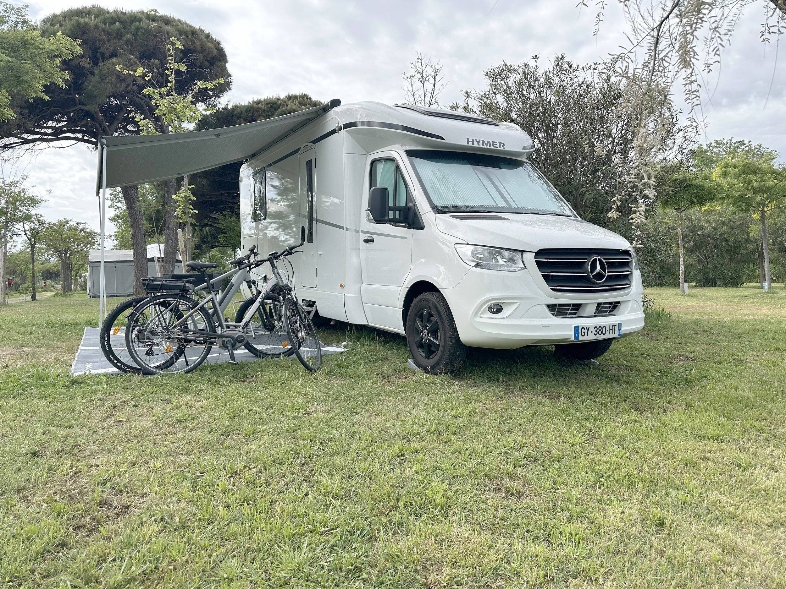Vista frontale a ¾ Mercedes Mercedes - Yescapa
