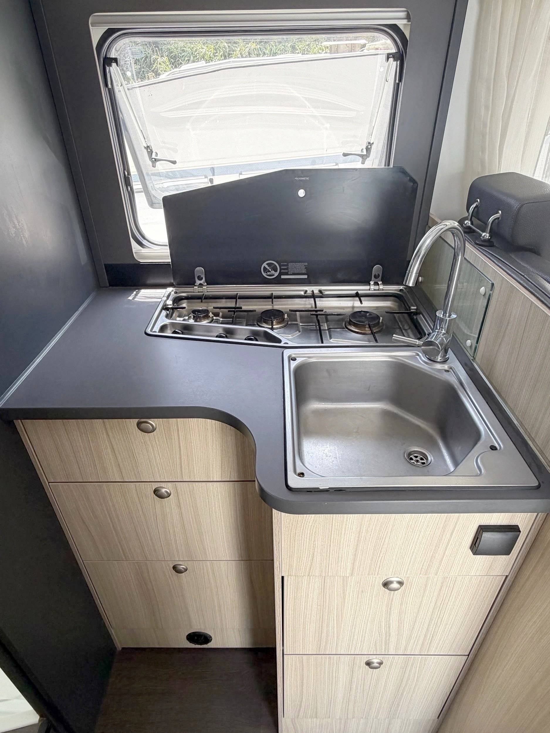 Adria Sunliving A75DP