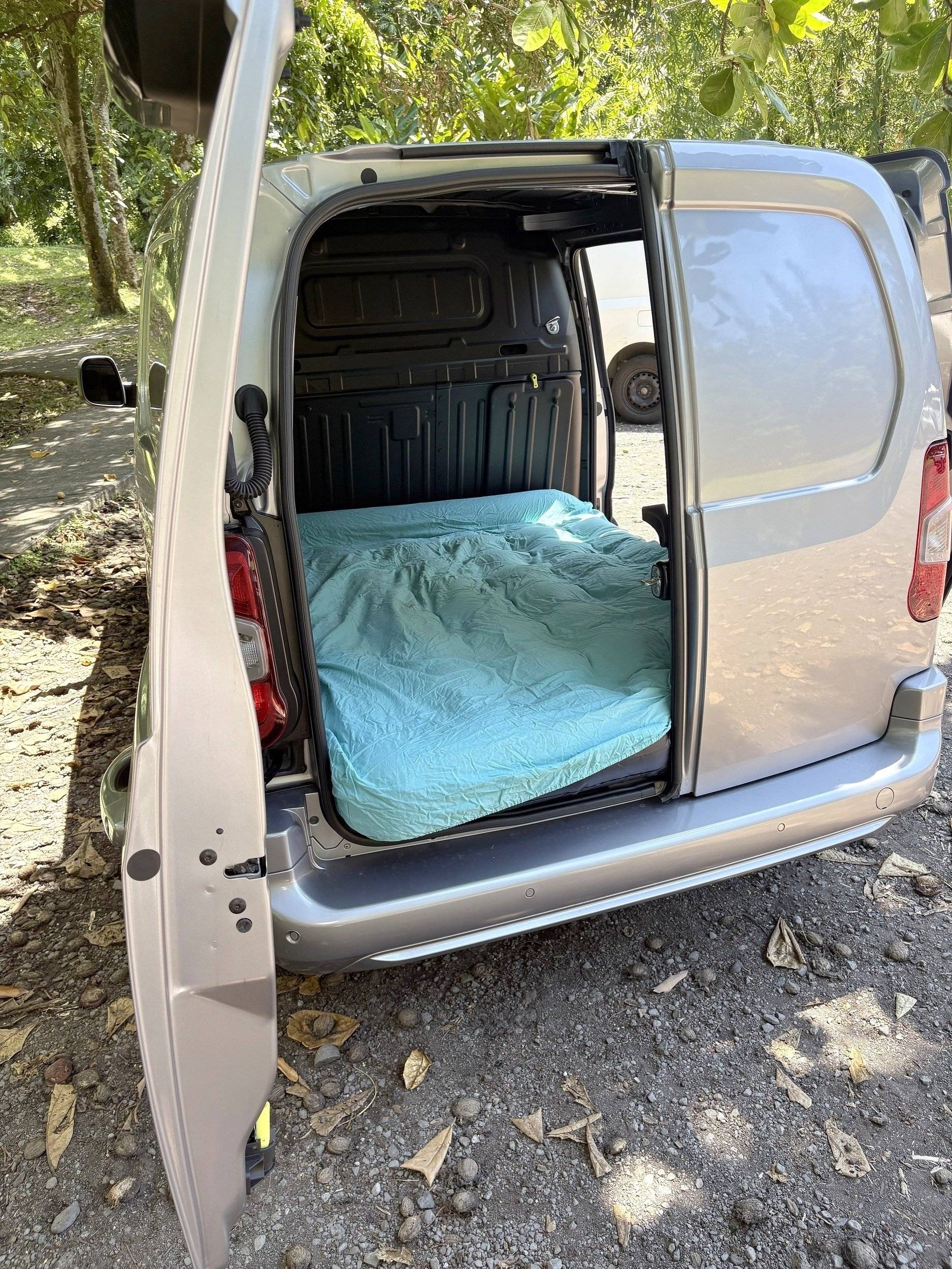 Berth Citroën Berlingo - Yescapa