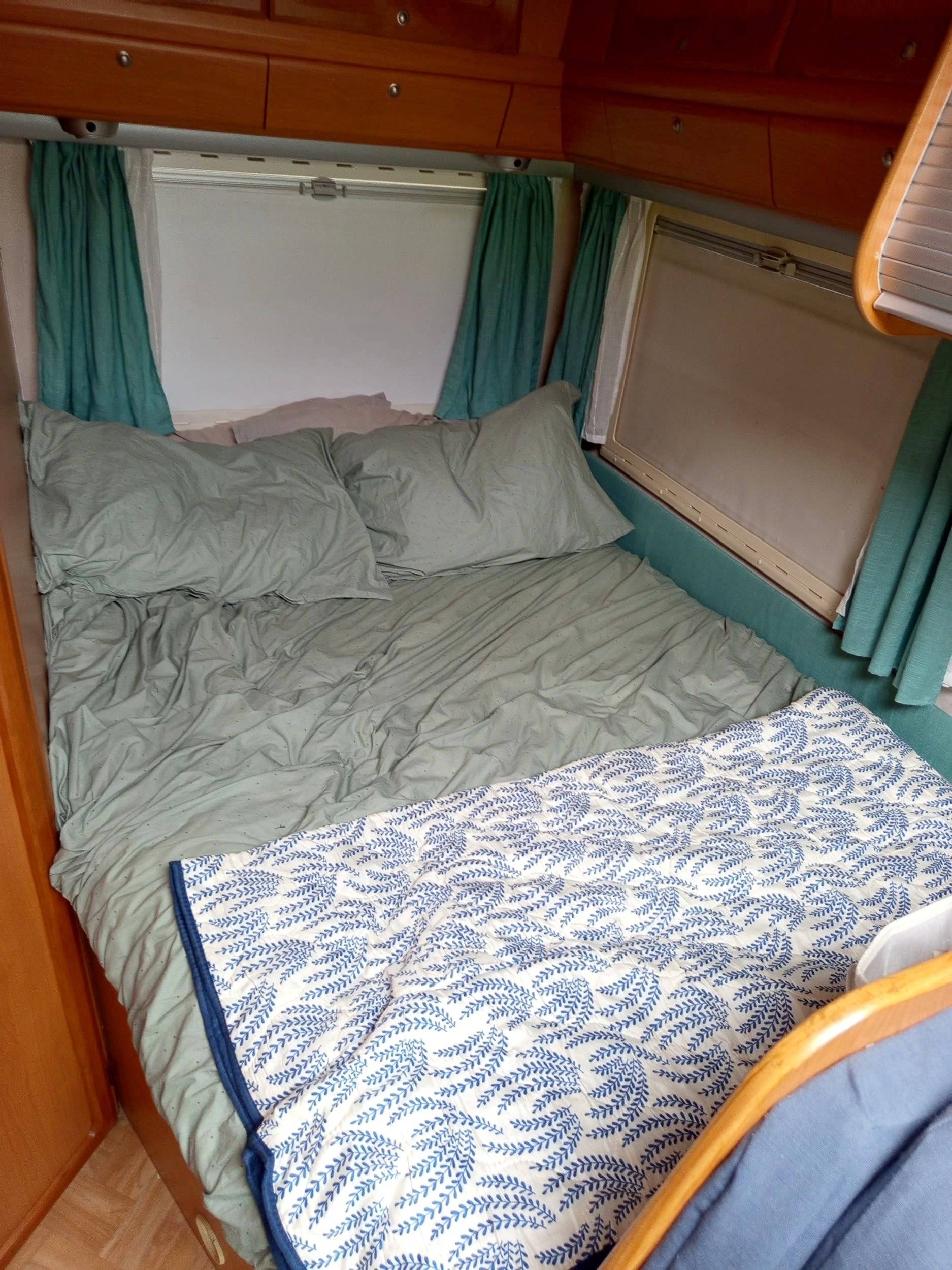 Berth Fiat Ducato 2.8 JTD - Yescapa