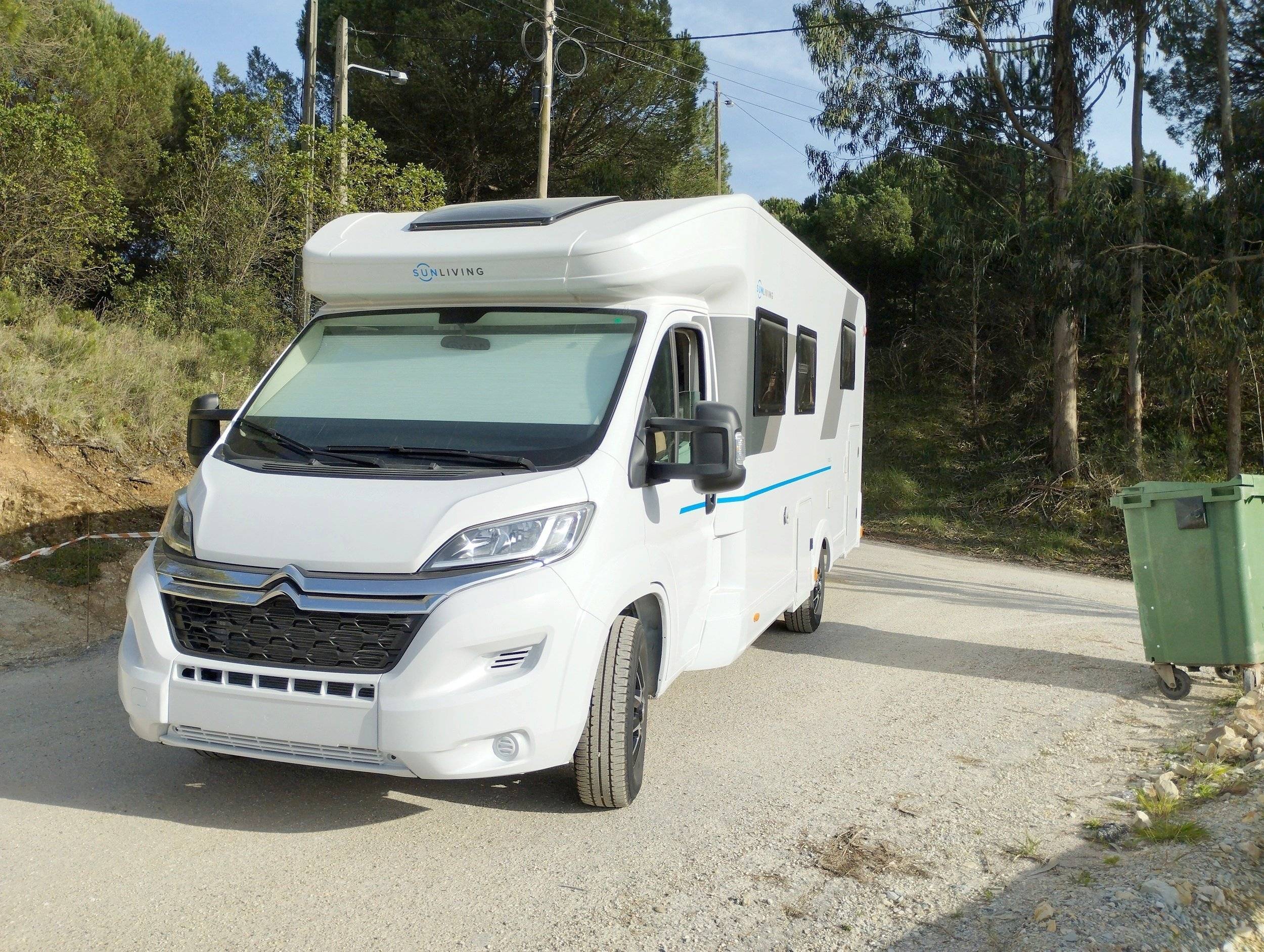 Vista frontale a ¾ Citroën - Yescapa