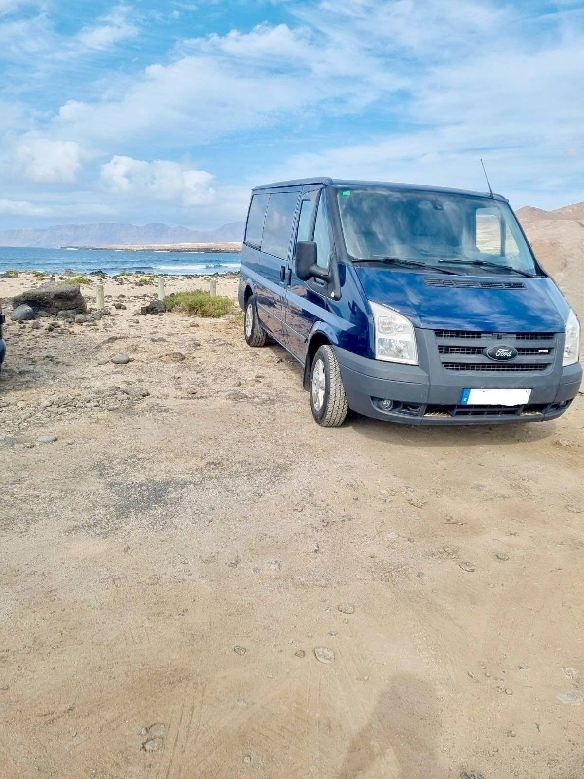 Front view from 3/4 Ford Transit 2.4 TDCI - Yescapa