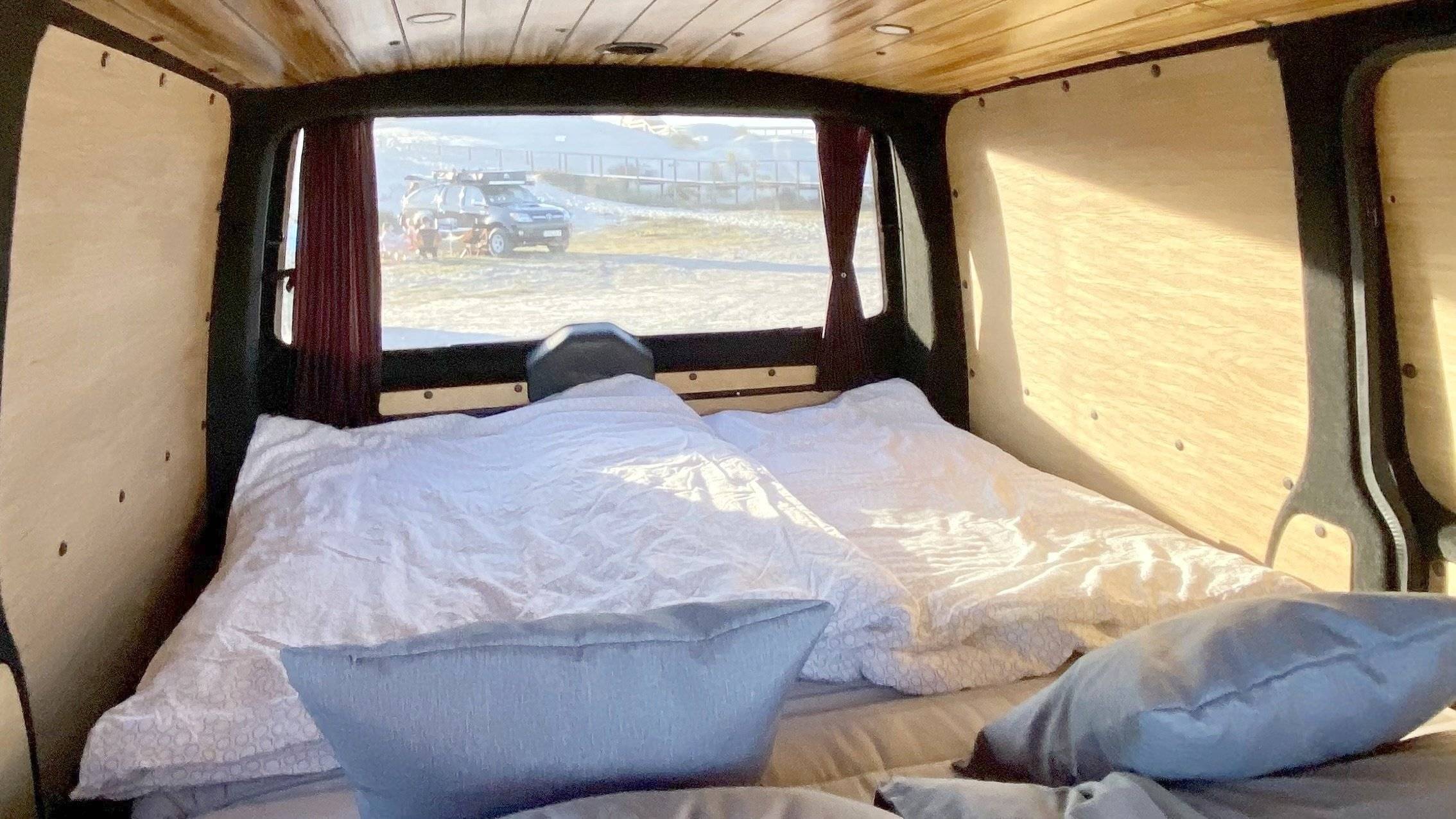 BarefootVans Volkswagen Transporter T5