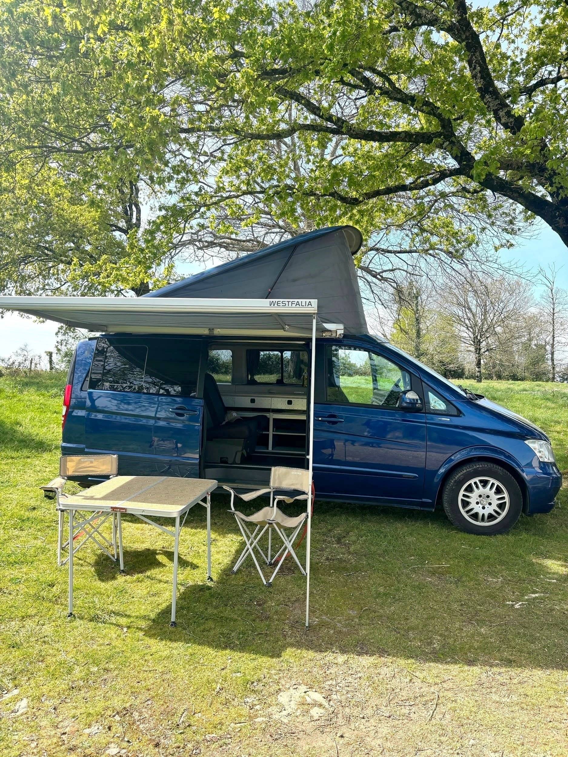 Vista del vehicle angle davanter Mercedes Viano Marco polo 2,2 l 163 ch - Yescapa