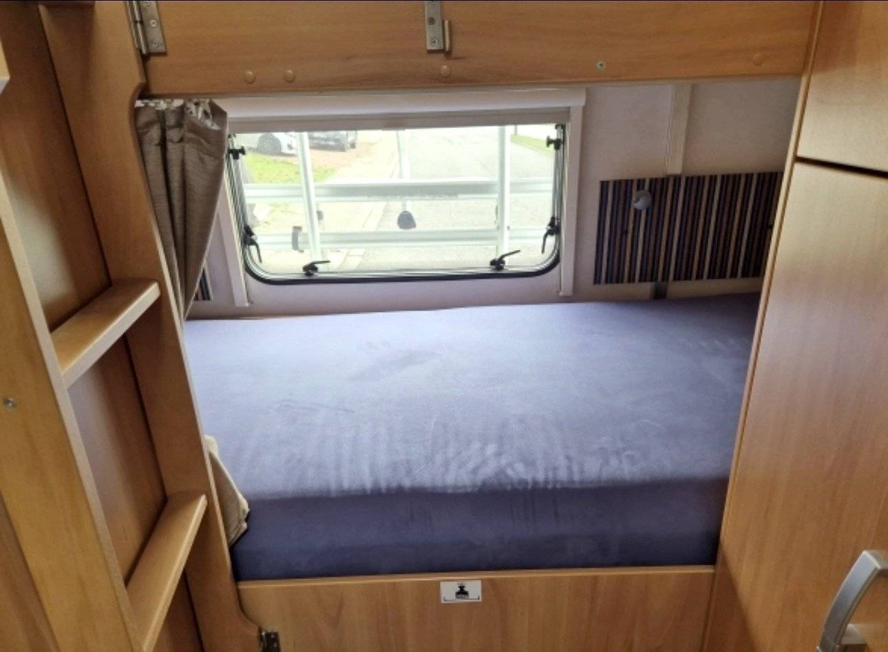 Berth Ford ford transit - Yescapa