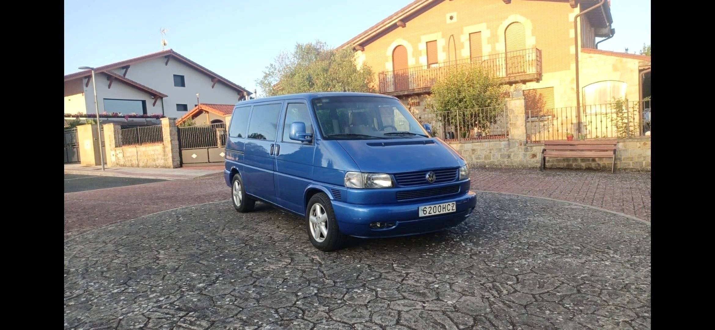 Vista del vehículo ángulo delantero Volkswagen Transporter T4 Multivan - Yescapa
