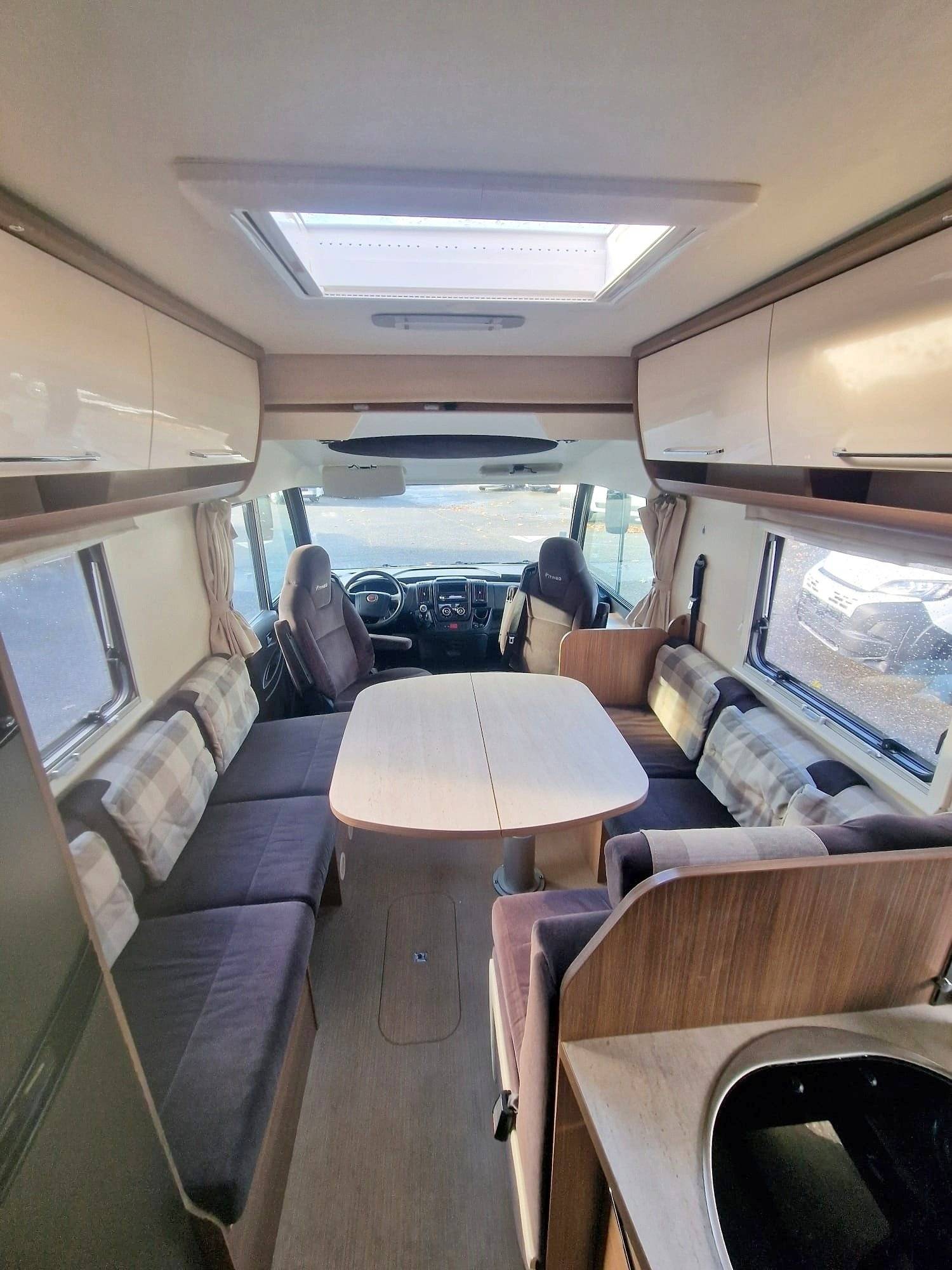 Dining Area Fiat - Yescapa