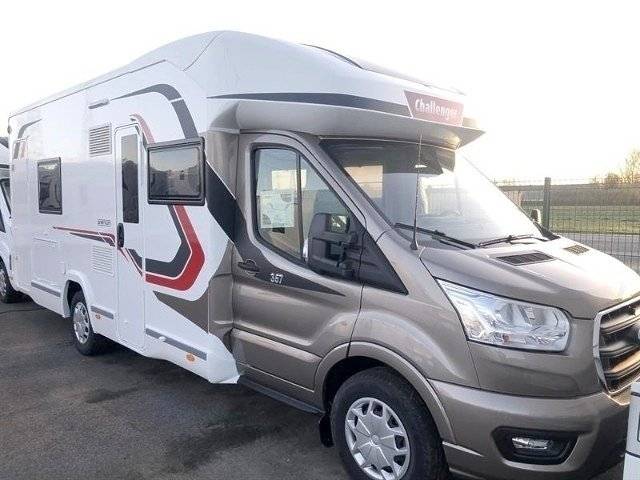 Vista del vehículo ángulo delantero Ford ford transit 170 automatique - Yescapa