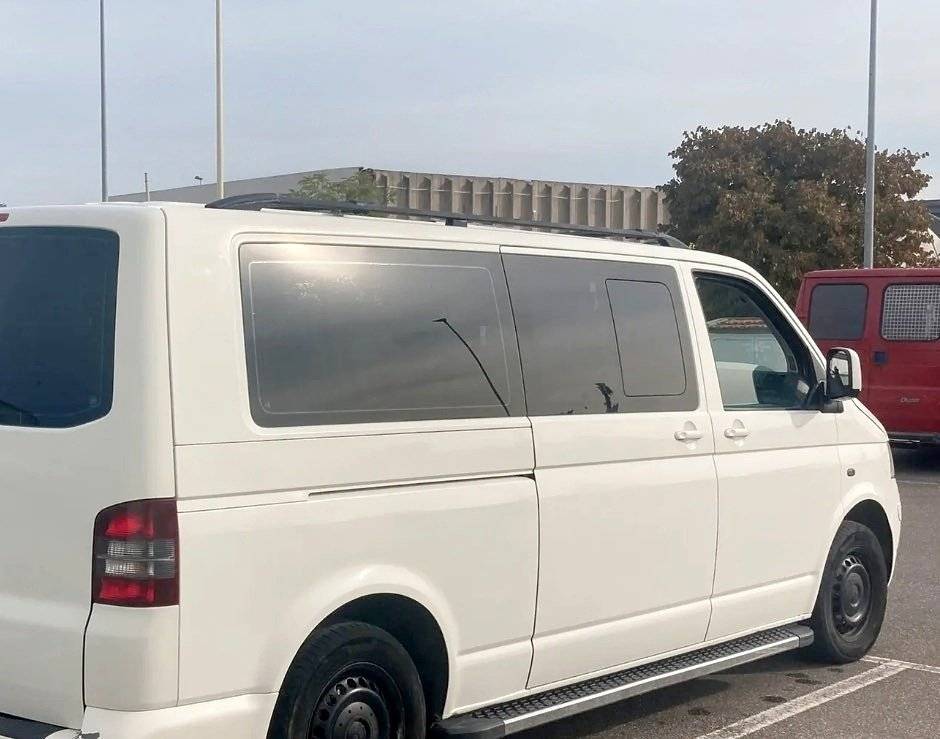 Rear view Volkswagen T5 1,9 l 102 ch - Yescapa