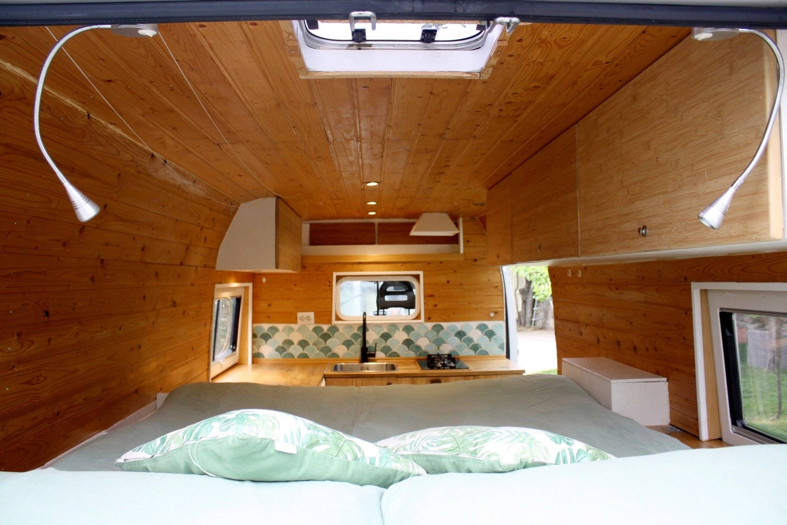 Área de jantar Fiat Ducato Multijet 2.3 150cv - Yescapa