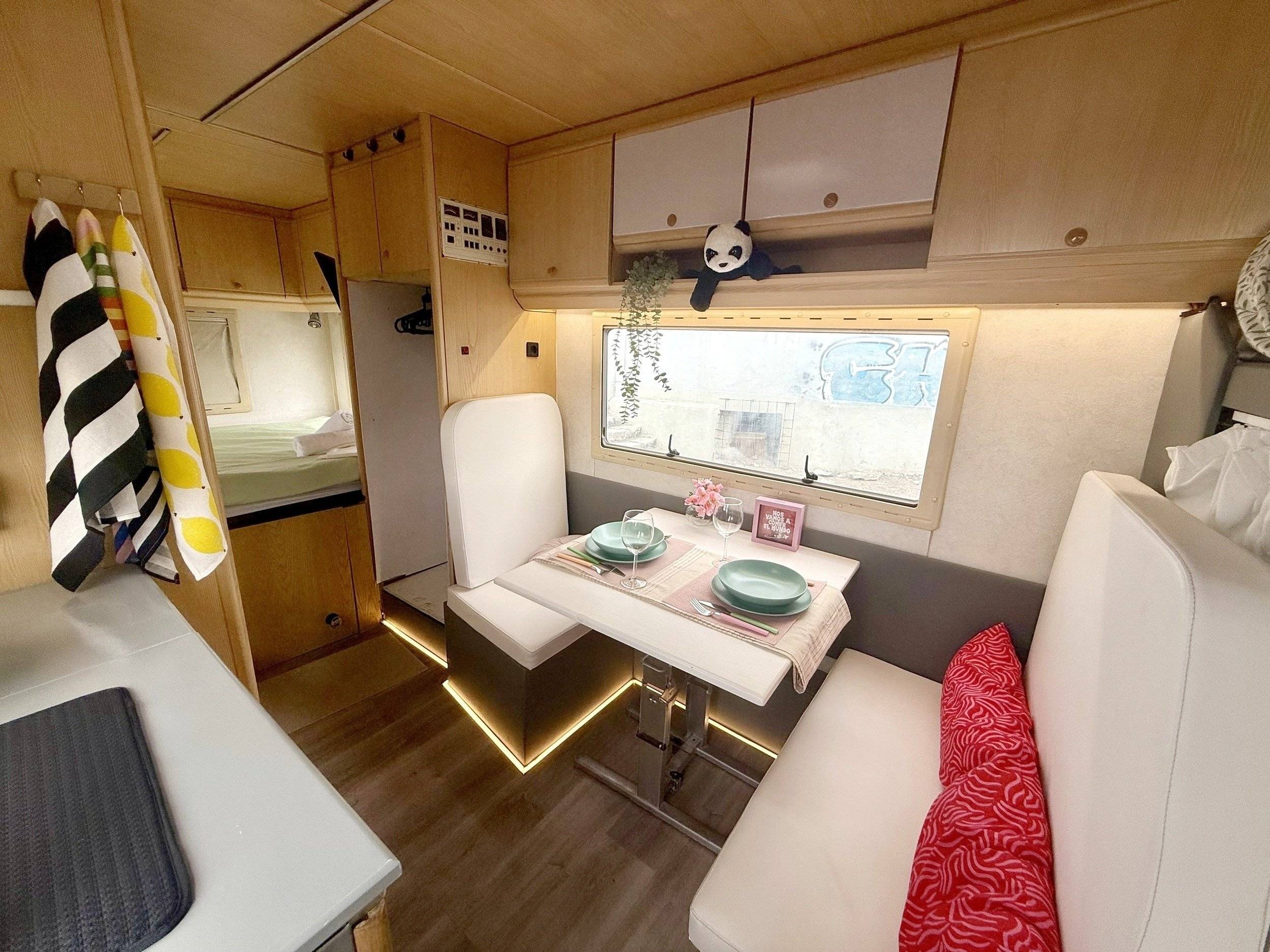 Menjador Fiat Ducato 2,2 l JTD 85 ch. - Yescapa