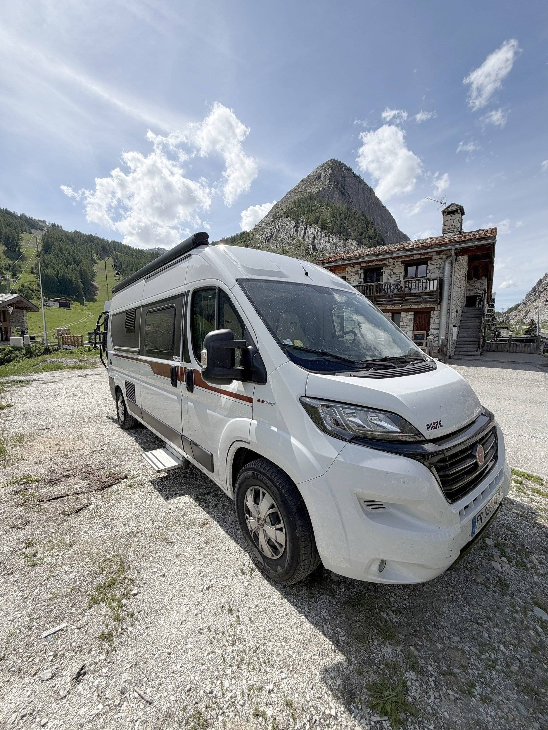 Front view from 3/4 Fiat - Yescapa