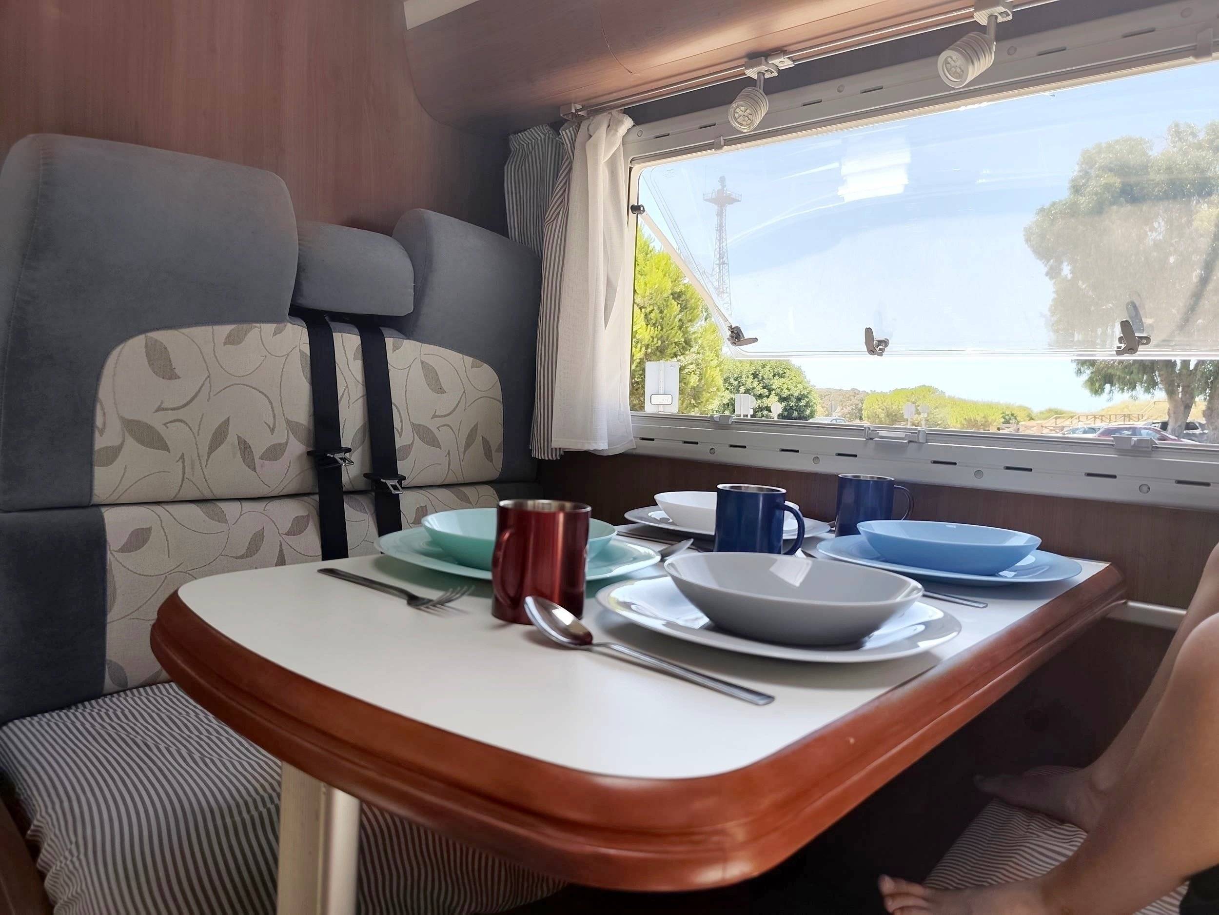 Coin repas Fiat Ducato 3,0 l 160 ch - Yescapa