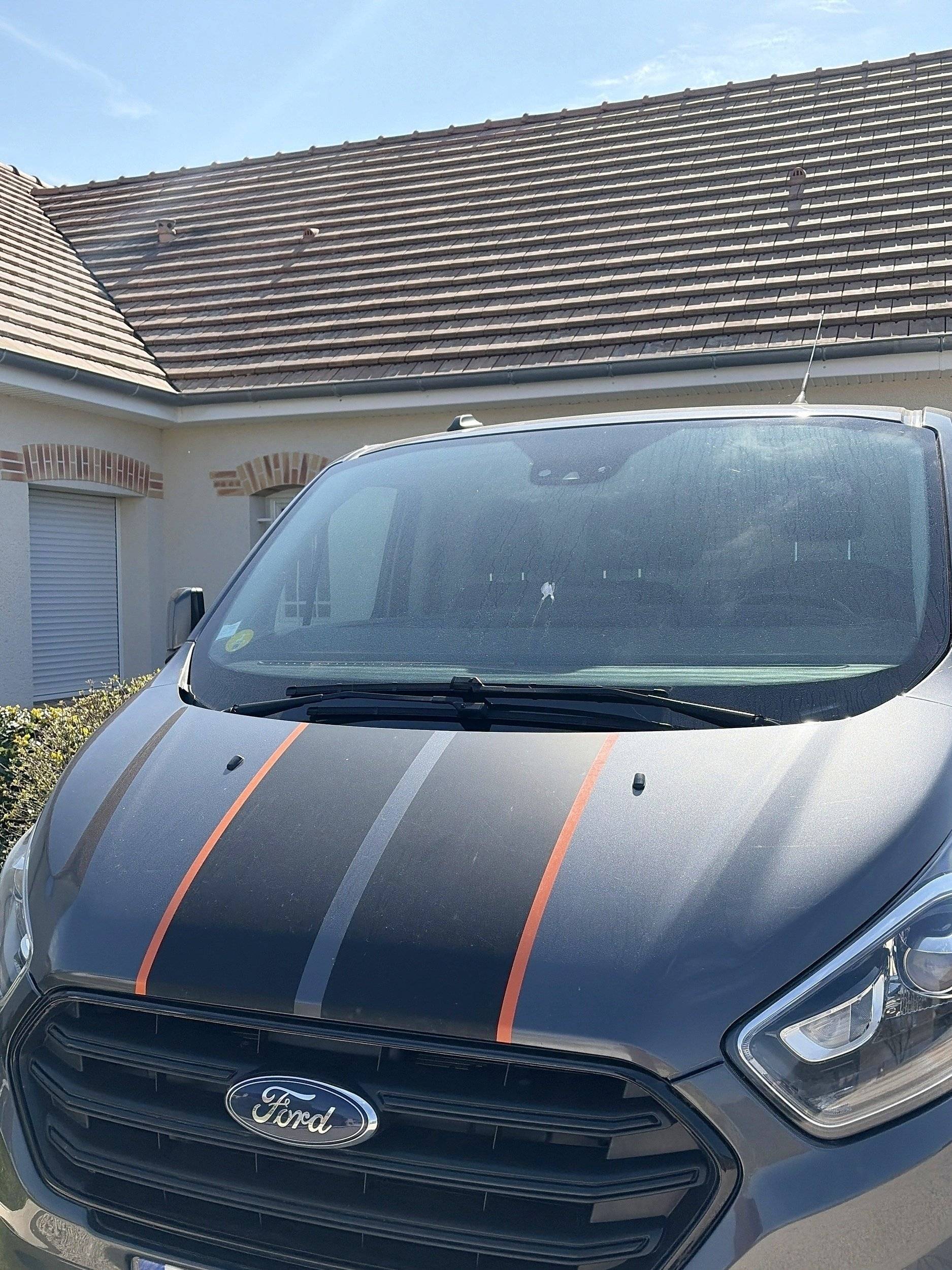 Vue avant de 3/4 Ford - Yescapa