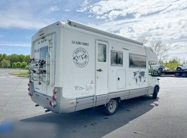 Front view from 3/4 Iveco - Yescapa