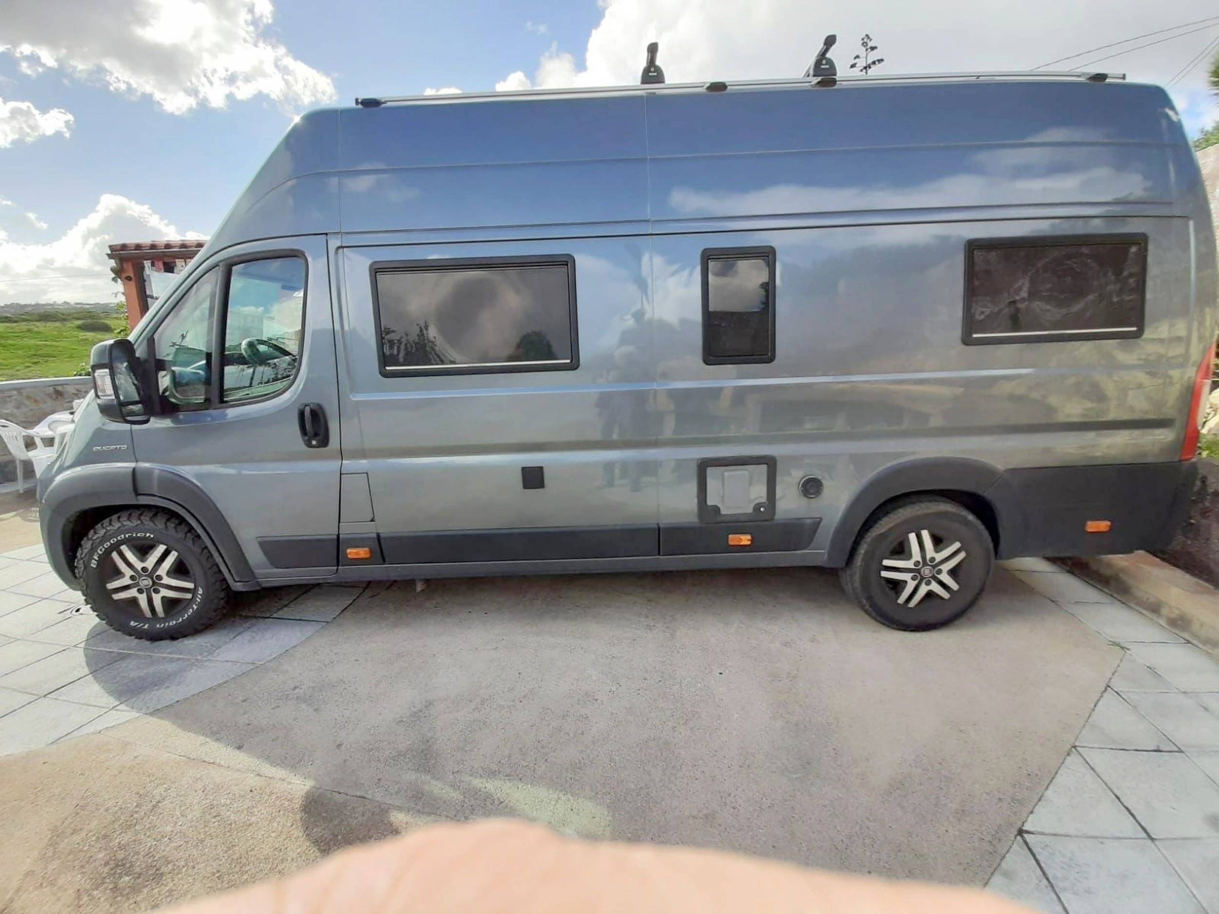 Front view from 3/4 Fiat DUCATO - Yescapa