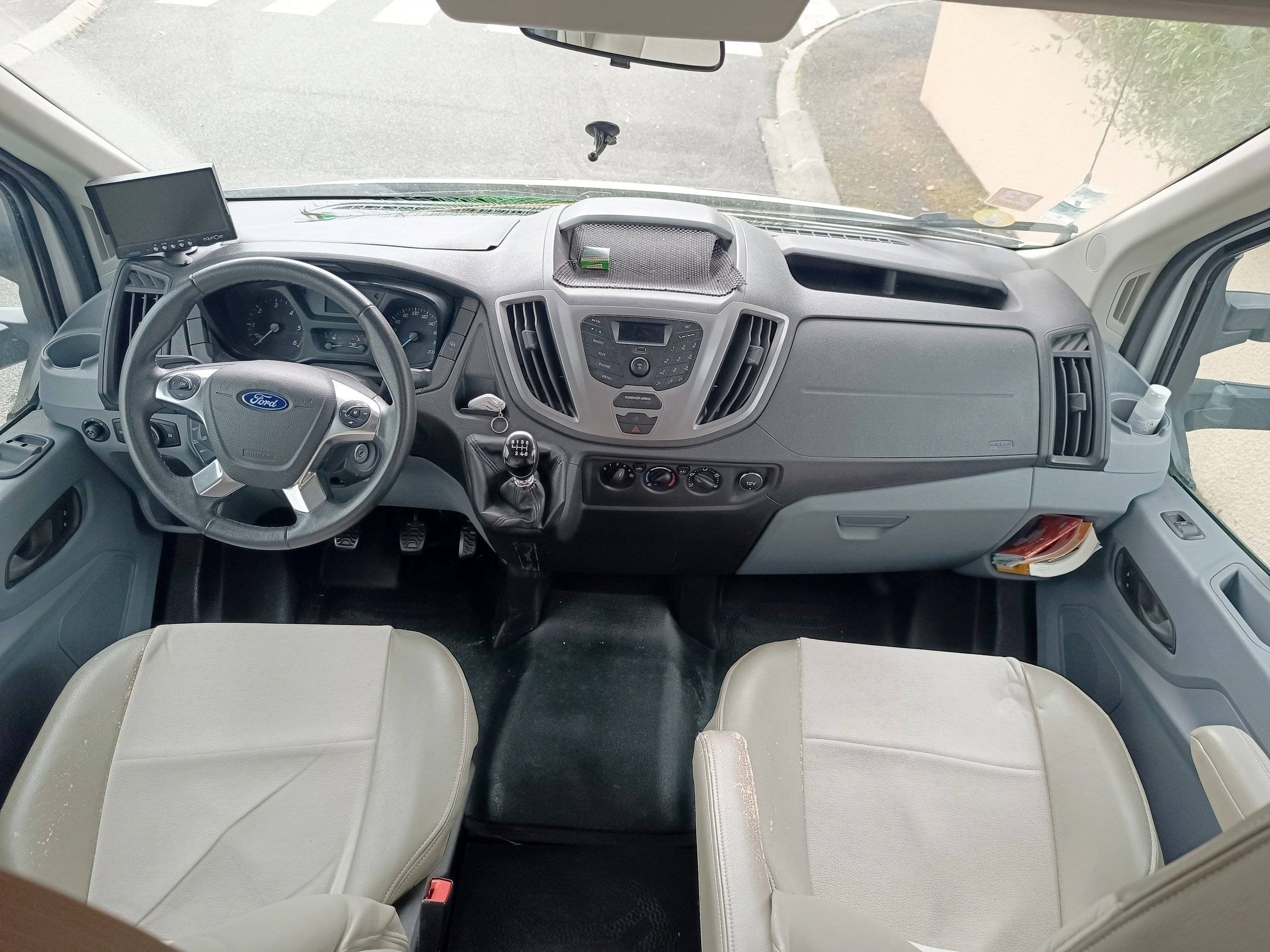 Challenger ford transit