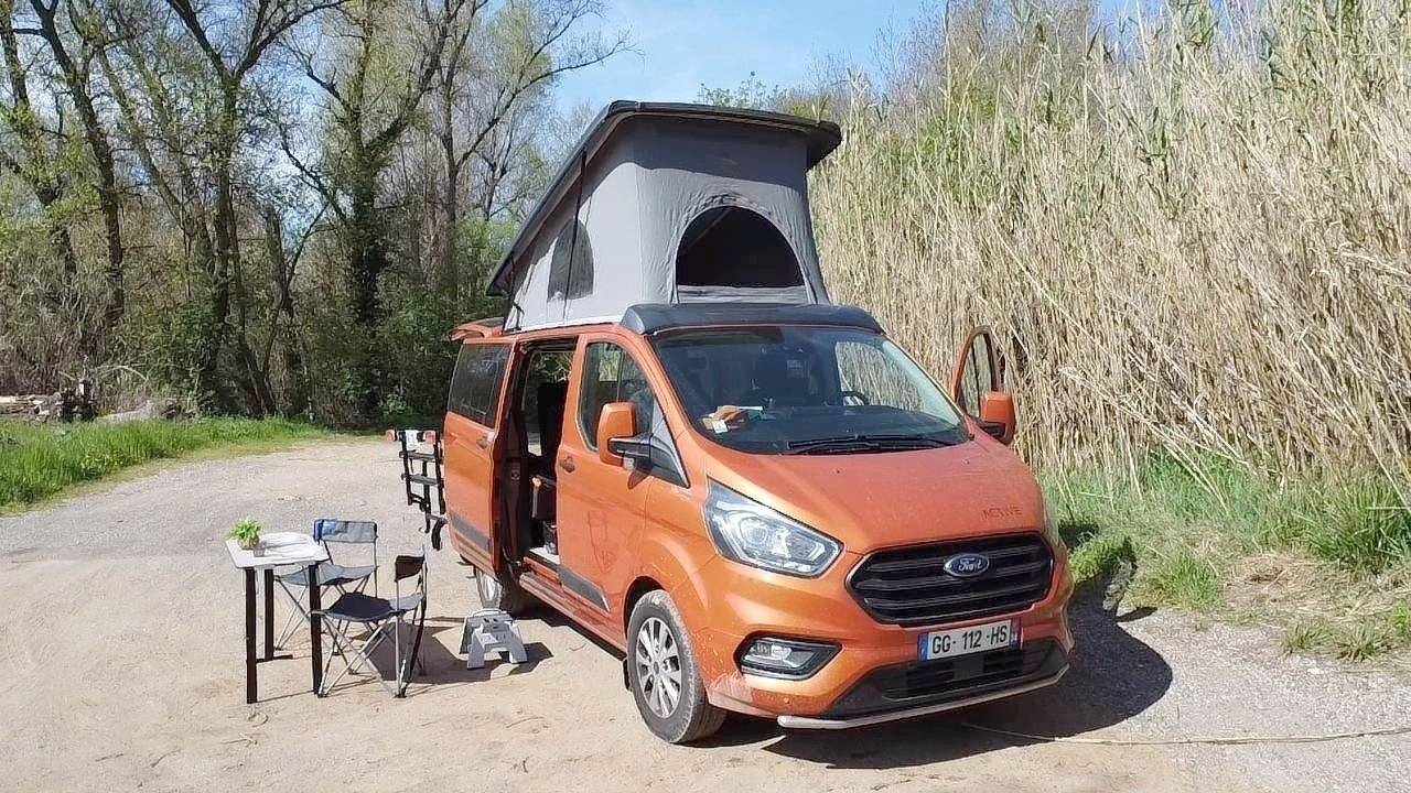 Front view from 3/4 Ford - Yescapa