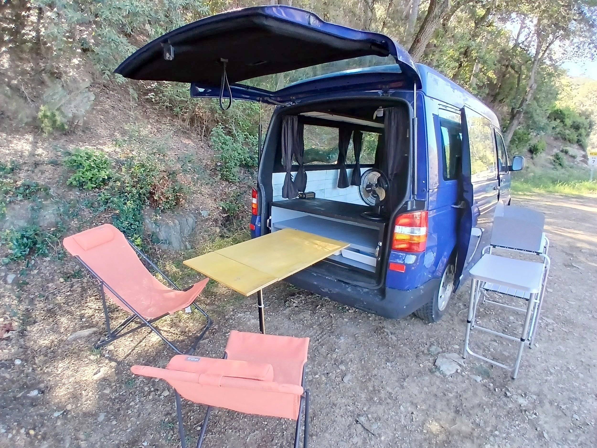 Eethoek Volkswagen Transporter T5 2 l 102 ch - Yescapa