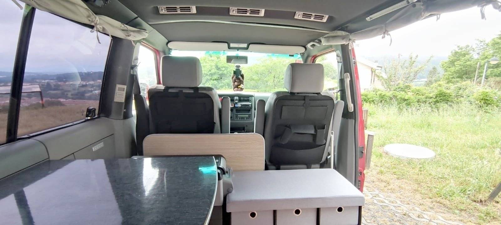 Dinette Volkswagen Multivan 2.5 TDI TRENDLINE 102CV - Yescapa