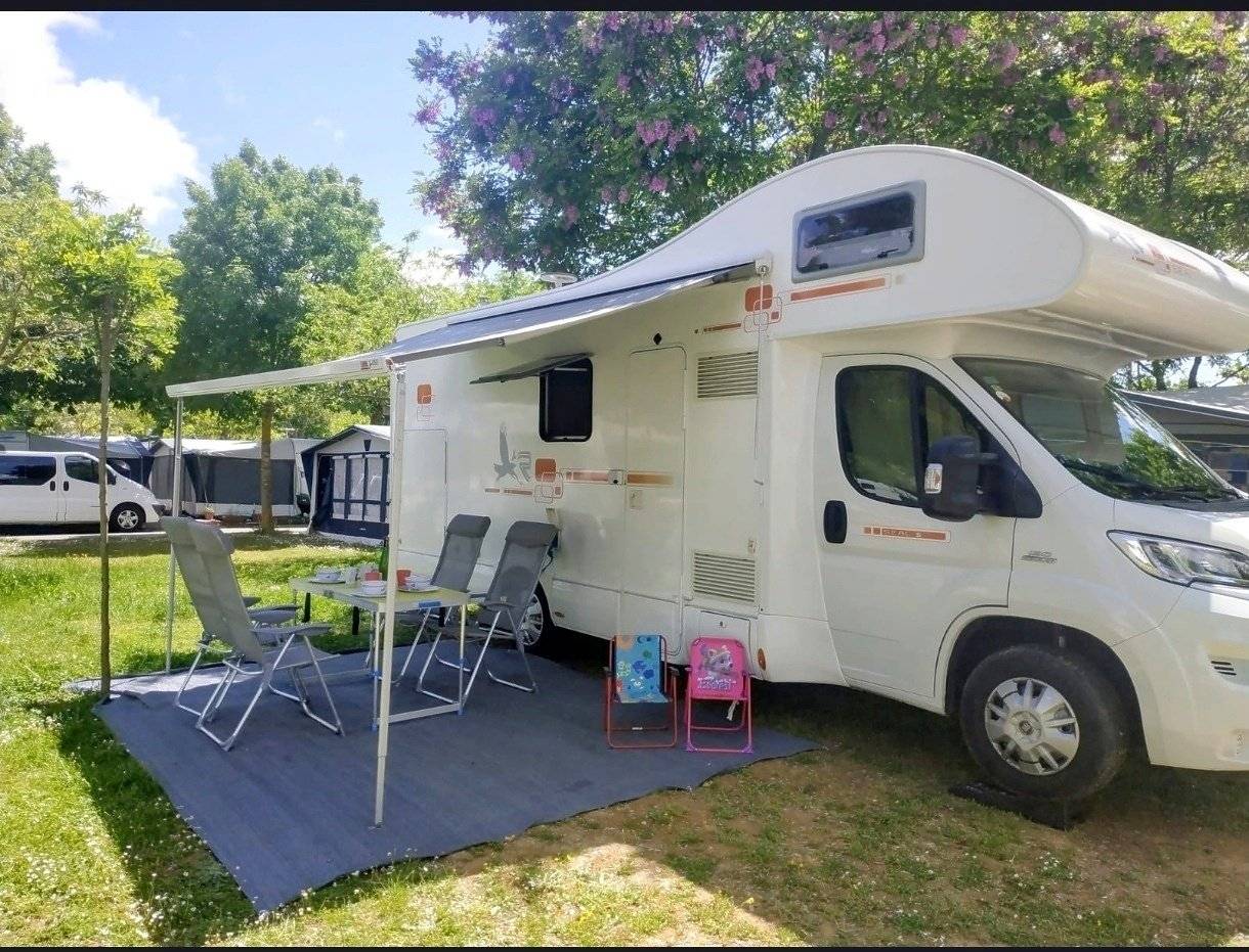 Vista del vehículo ángulo delantero Fiat - Yescapa