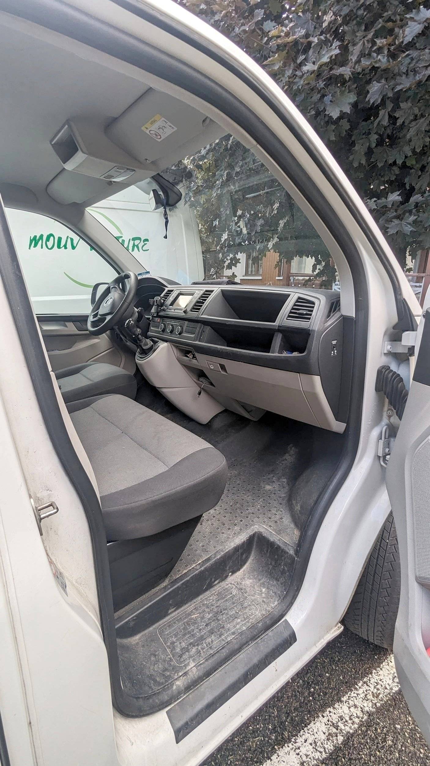 Poste de conduite Volkswagen T6 Court L1H1 2 l 102 ch - Yescapa