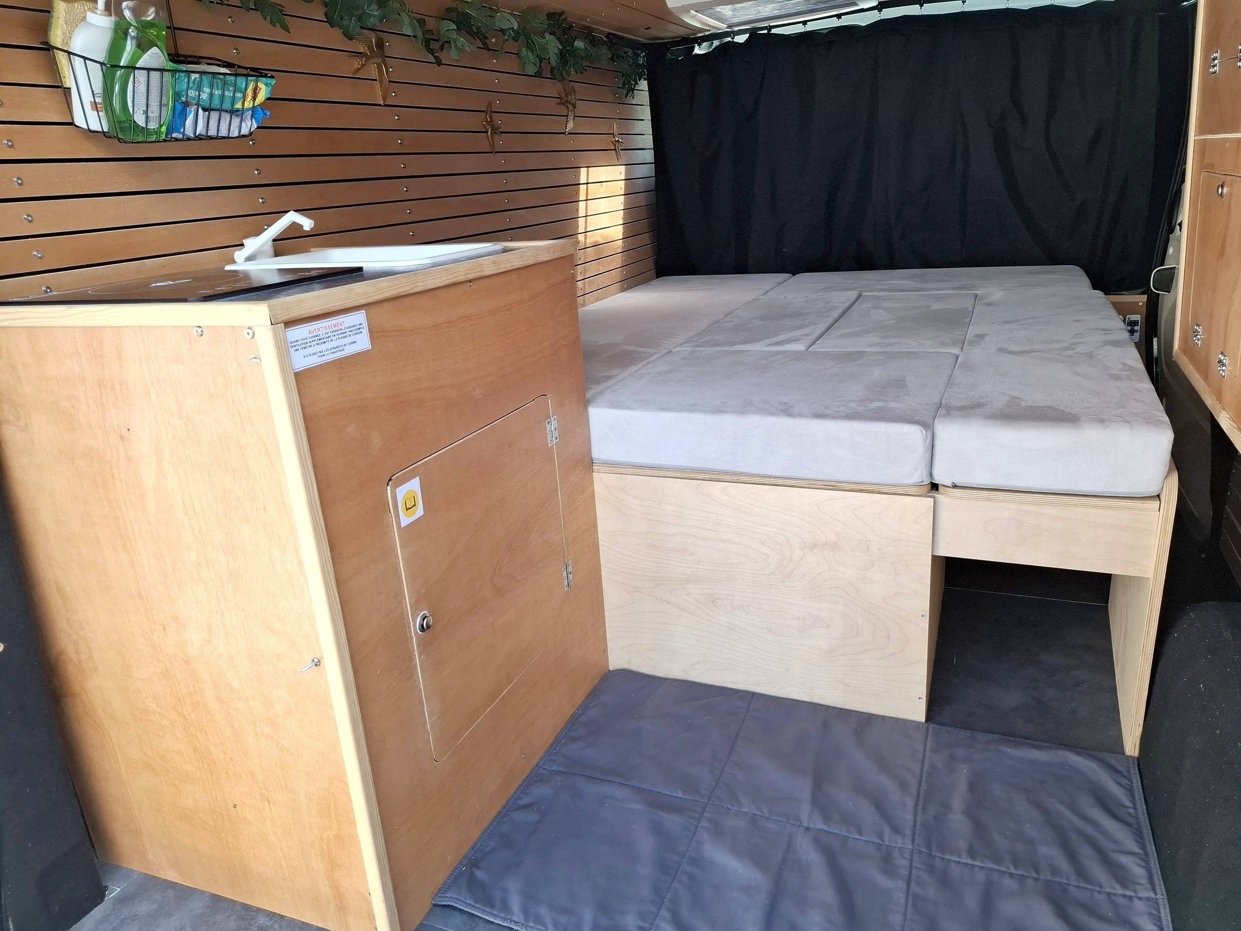Berth Opel Vivaro L2H1 - Yescapa