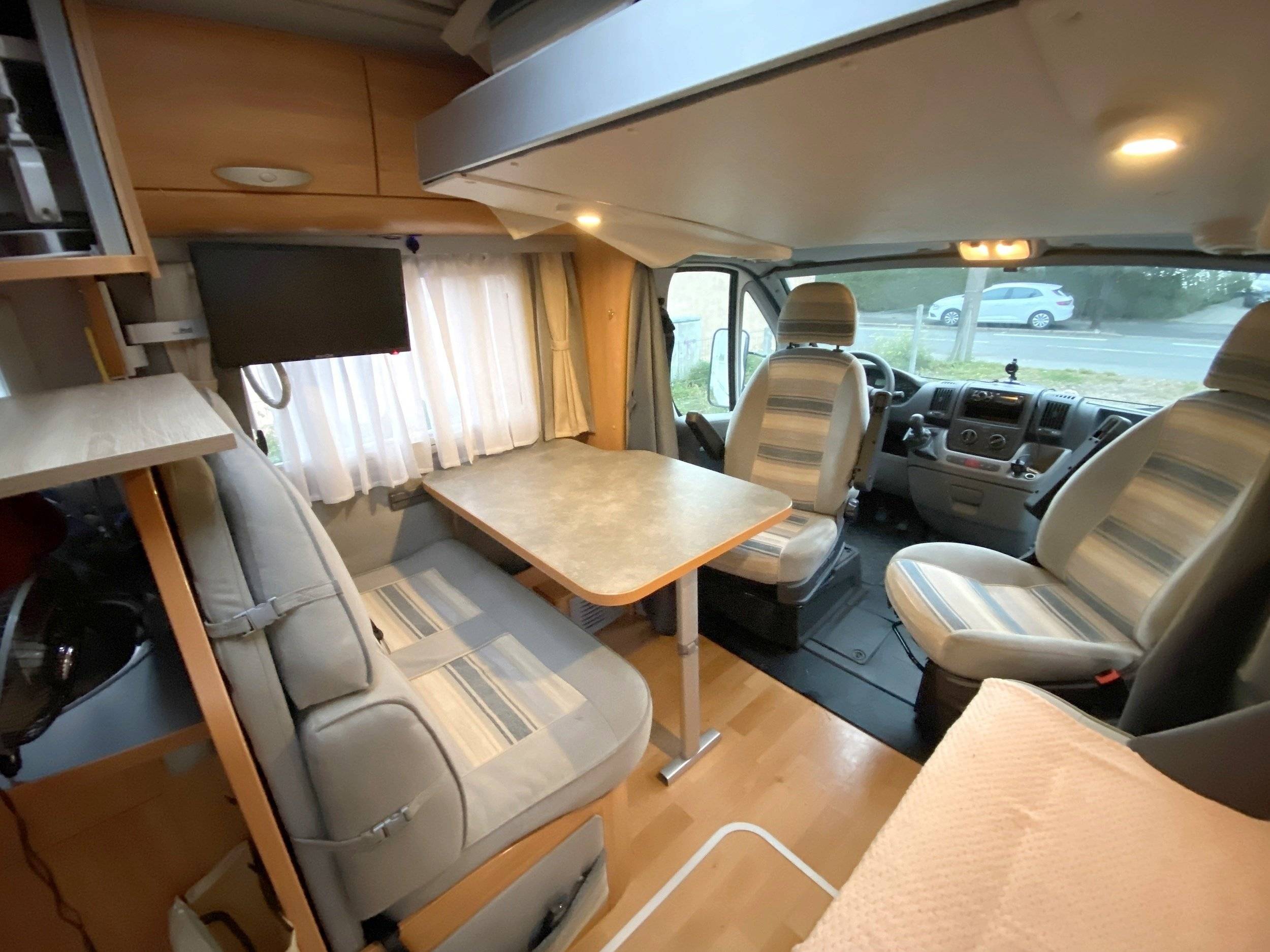 Dinette Fiat 2,3 l 130 ch - Yescapa