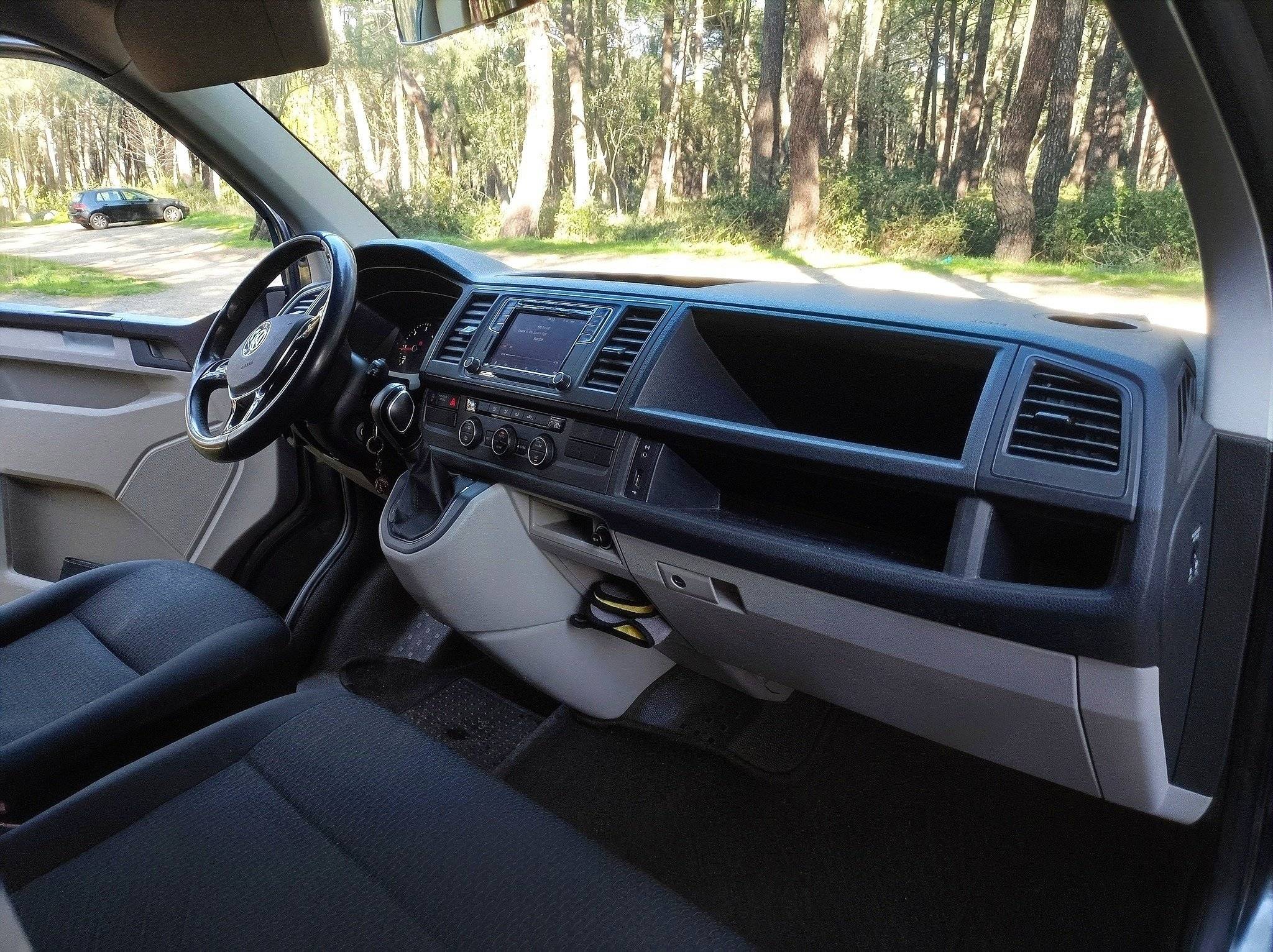 Driver's compartment Volkswagen T6 2,0 l TDI 150 CV - Yescapa